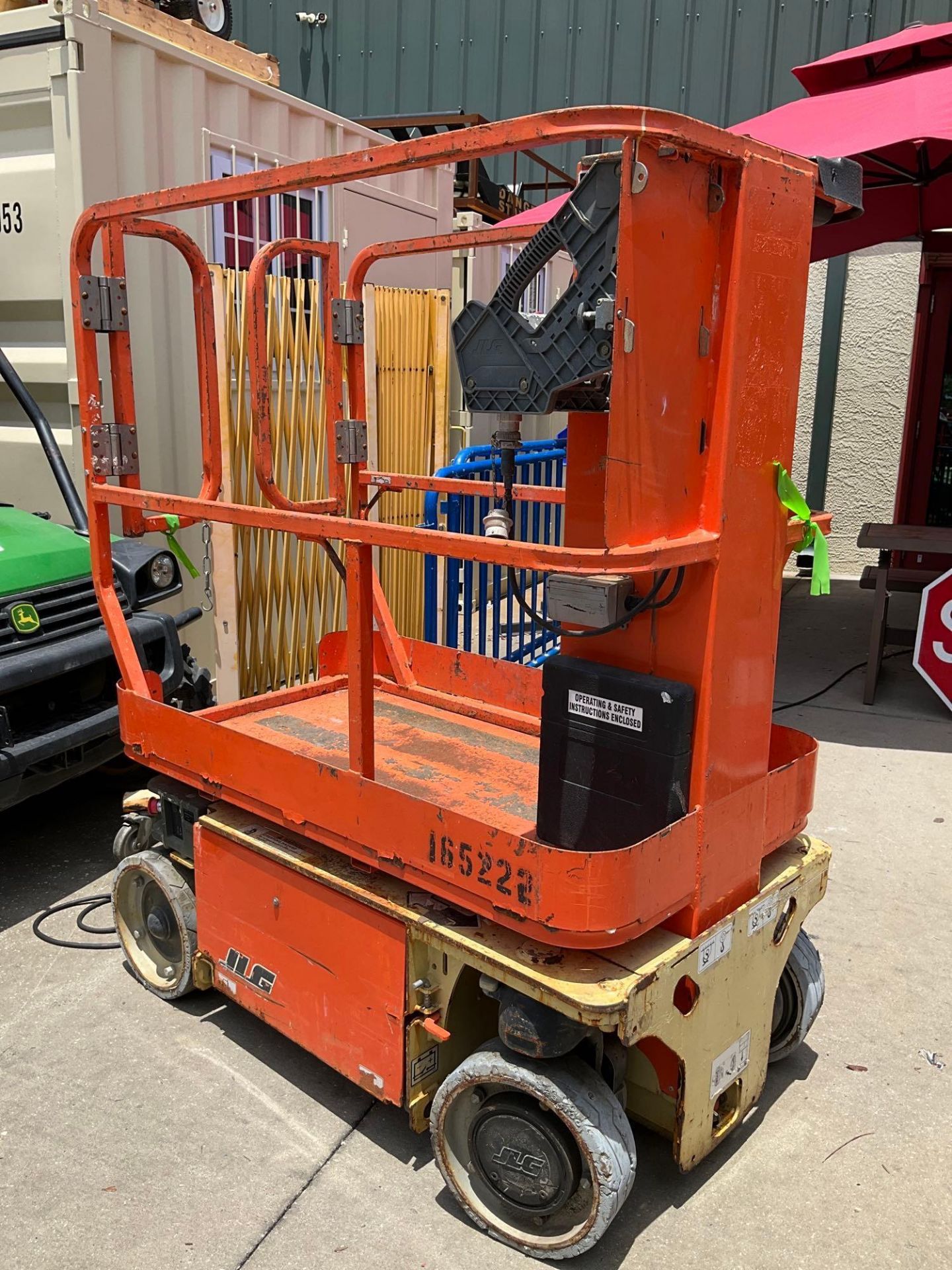 2016 JLG MAN LIFT MODEL 1230ES, ELECTRIC, APPROX MAX PLATFORM HEIGHT 12FT, NON MARKING TIRES, BUILT - Image 3 of 11