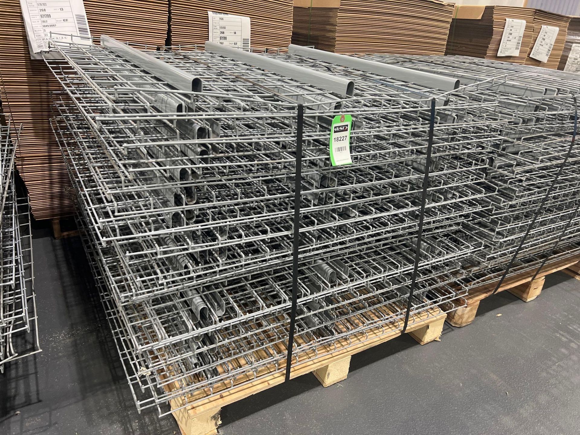PALLET OF APPROX. 34 WIRE GRATES FOR PALLET RACKING, APPROX. DIMENSIONS 43" X 45" - Image 4 of 7