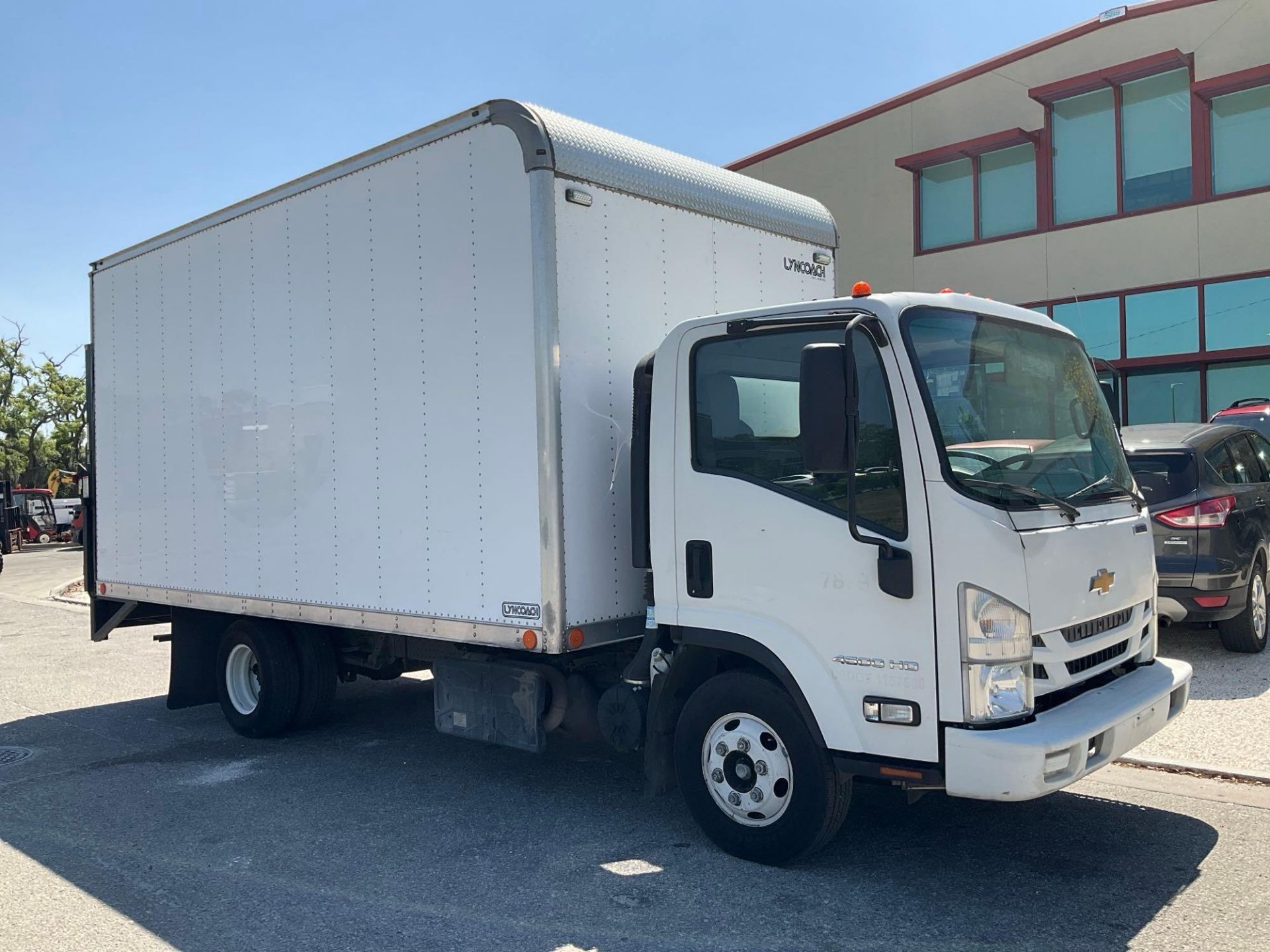 2018 CHEVROLET 7500XD BOX TRUCK, DIESEL, APPROX GVWR 14500, BOX BODY APPROX 16FT, POWER LOCKS & W... - Image 6 of 24