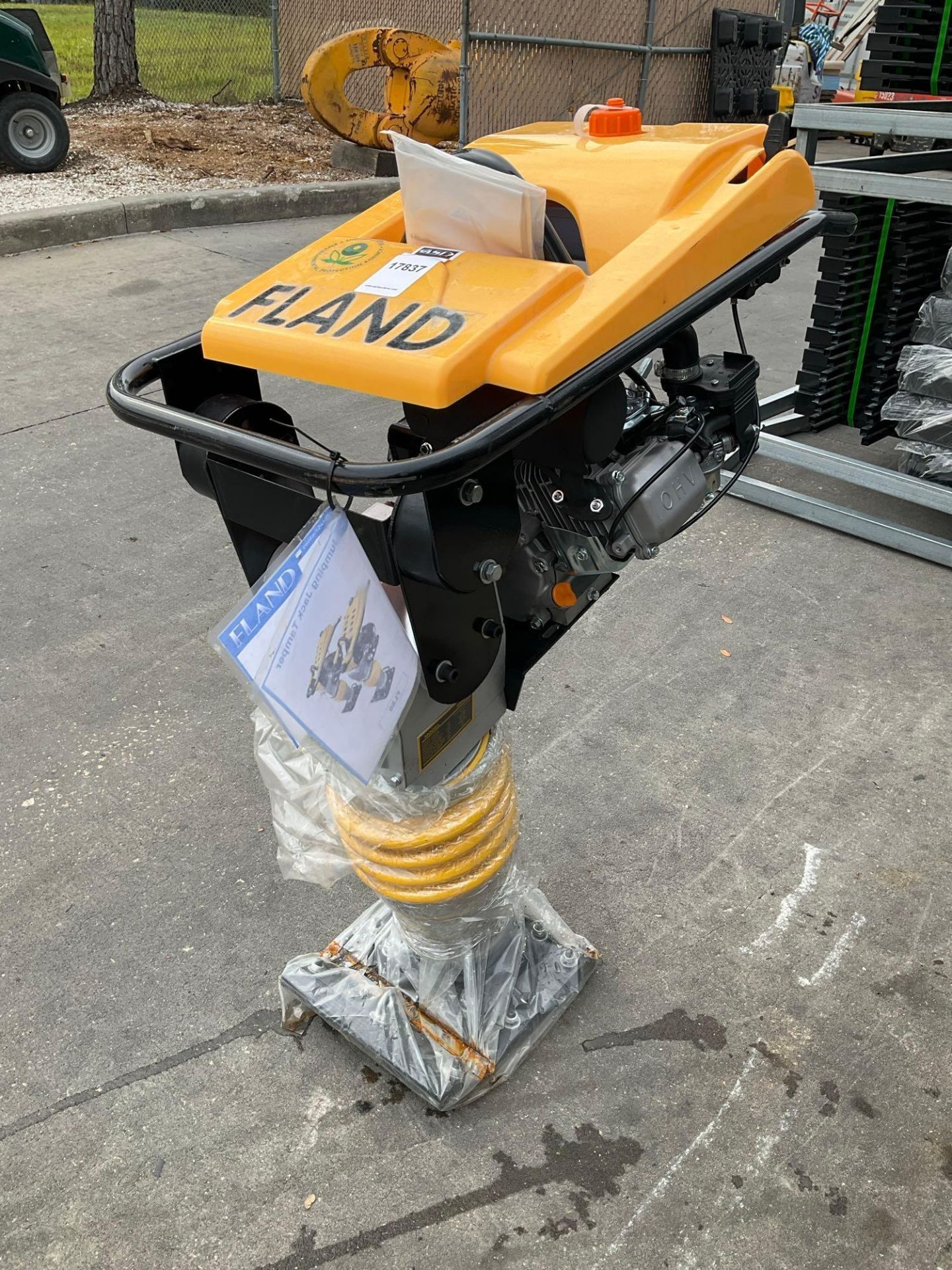 UNUSED FLAND FL 80 JUMPING JACK TAMPER, GAS POWERED, APPROX PERCUSSION RATE 650-695 PER MIN, APP...