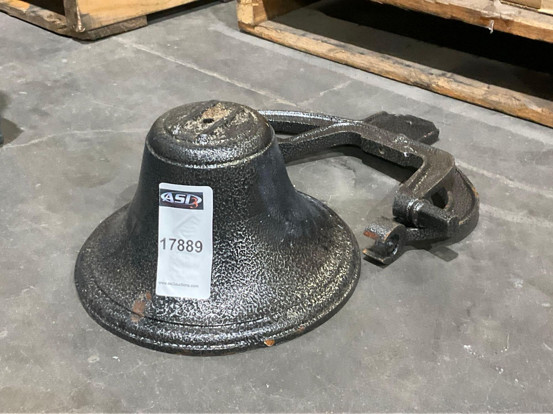 CAST IRON FREEDOM FARM BELL