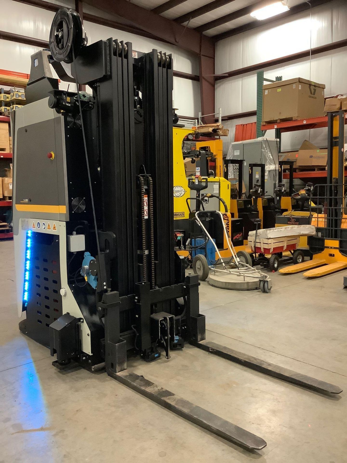 DEMATIC AUTOMATED FLEX FORK 1600 QUAD MAST FORKLIFT, ELECTRIC, APPROX MAX CAPACITY 3,500 LBS - Image 7 of 34