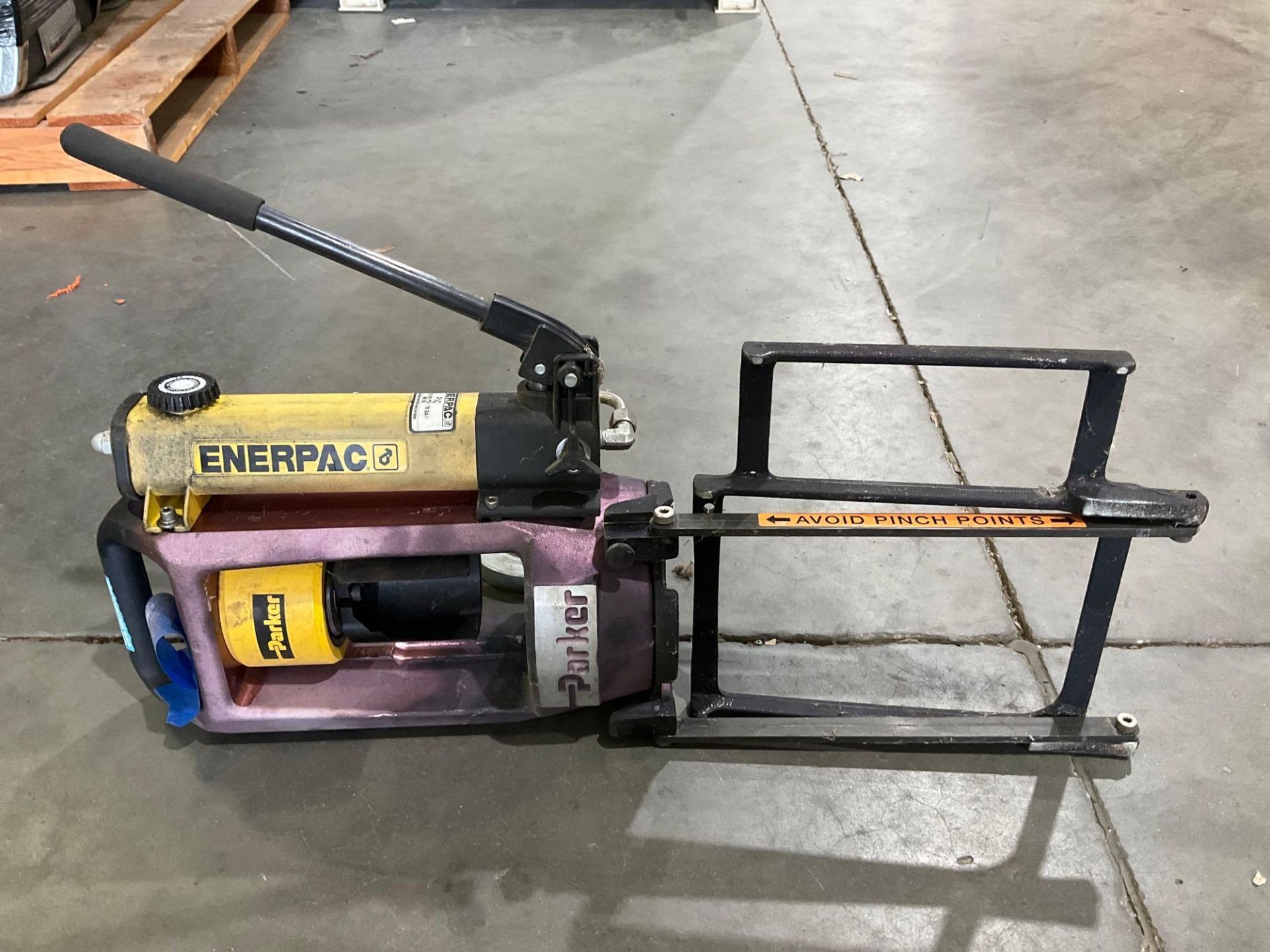 ENERPAC HYDRAULIC HAND PUMP MODEL P142, APPROX MAX PSI 10,000, APPROX 700 BAR - Image 2 of 8