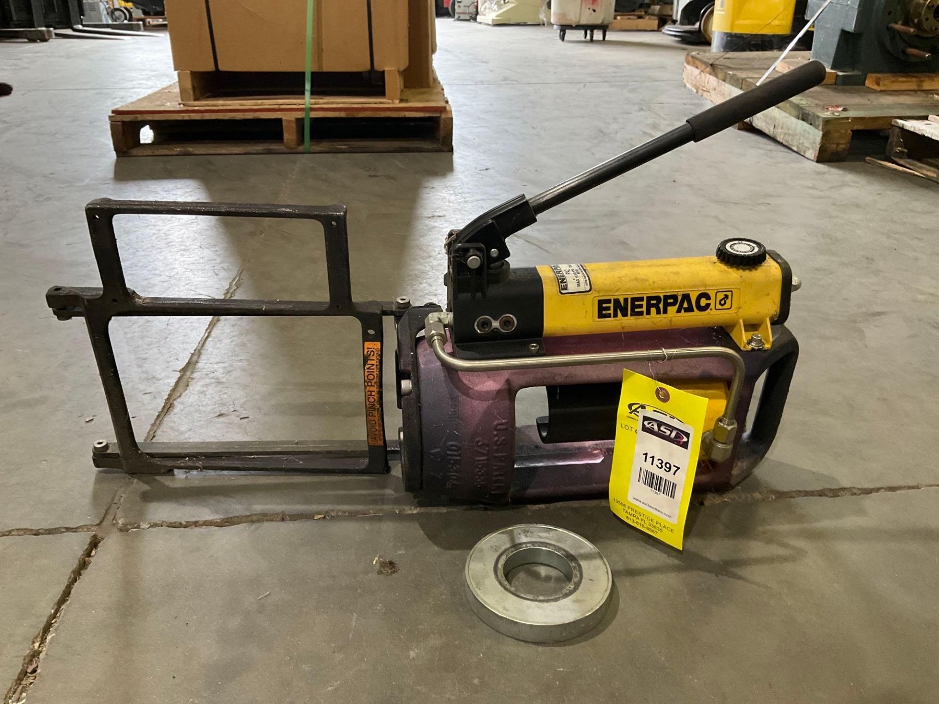 ENERPAC HYDRAULIC HAND PUMP MODEL P142, APPROX MAX PSI 10,000, APPROX 700 BAR - Image 5 of 8