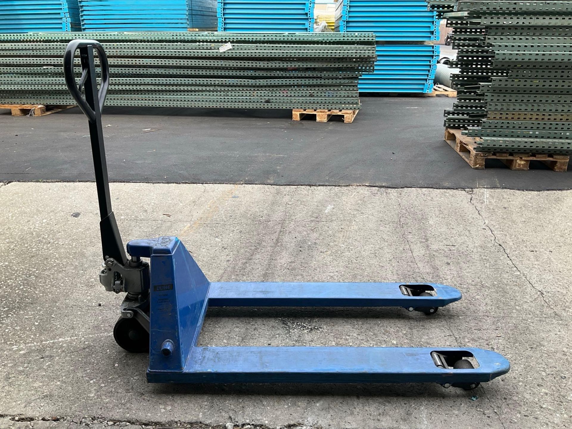 ULINE H7504 HYDRAULIC PALLET JACK, APPROX MAX CAPACITY 5500LBS - Image 2 of 10