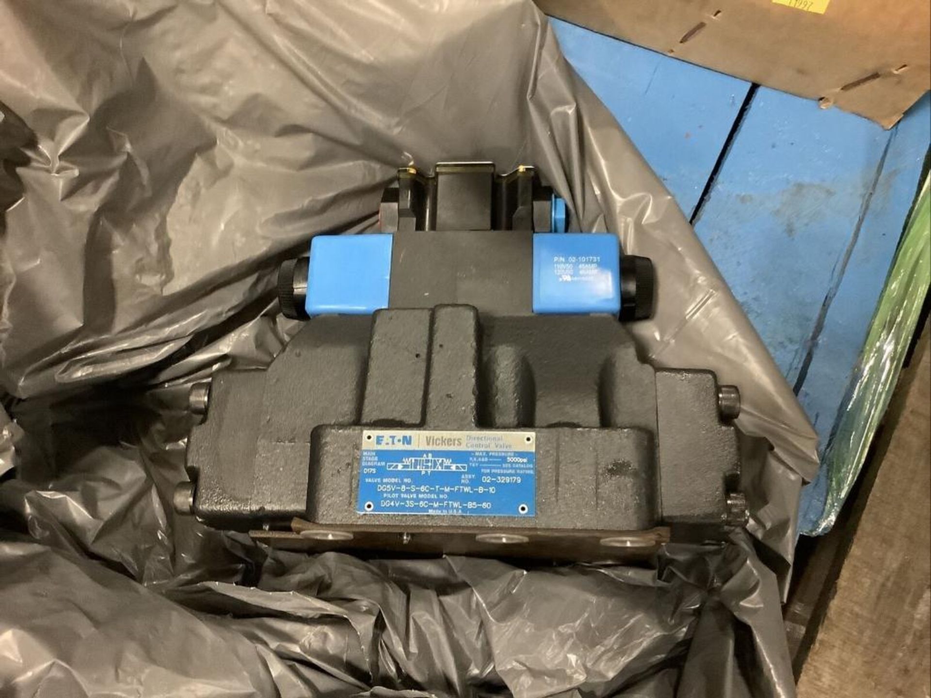 EATON DG5V-8-S-6C-T-M-FTWL-B-10 SOLENOID HYDRAULIC VALVE 5000PSI