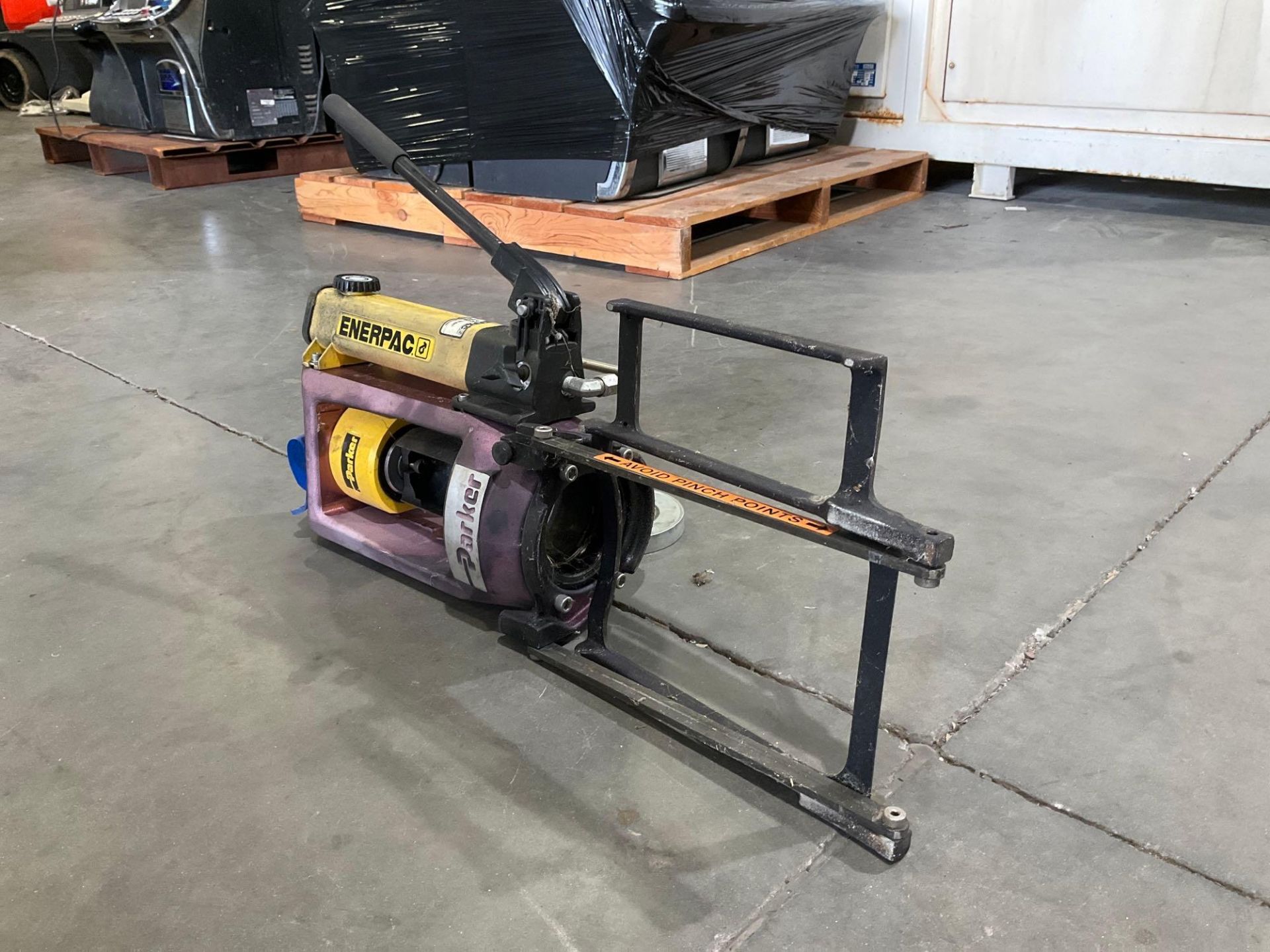 ENERPAC HYDRAULIC HAND PUMP MODEL P142, APPROX MAX PSI 10,000, APPROX 700 BAR - Bild 3 aus 8