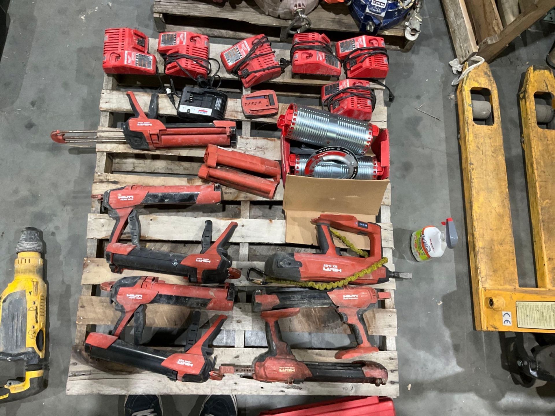 PALLET OF ( 5 ) HILTI HDM 500 MANUAL ADHESIVE DISPENSERS, ( 2 ) HILTI 500-A22 BATTERY POWERED