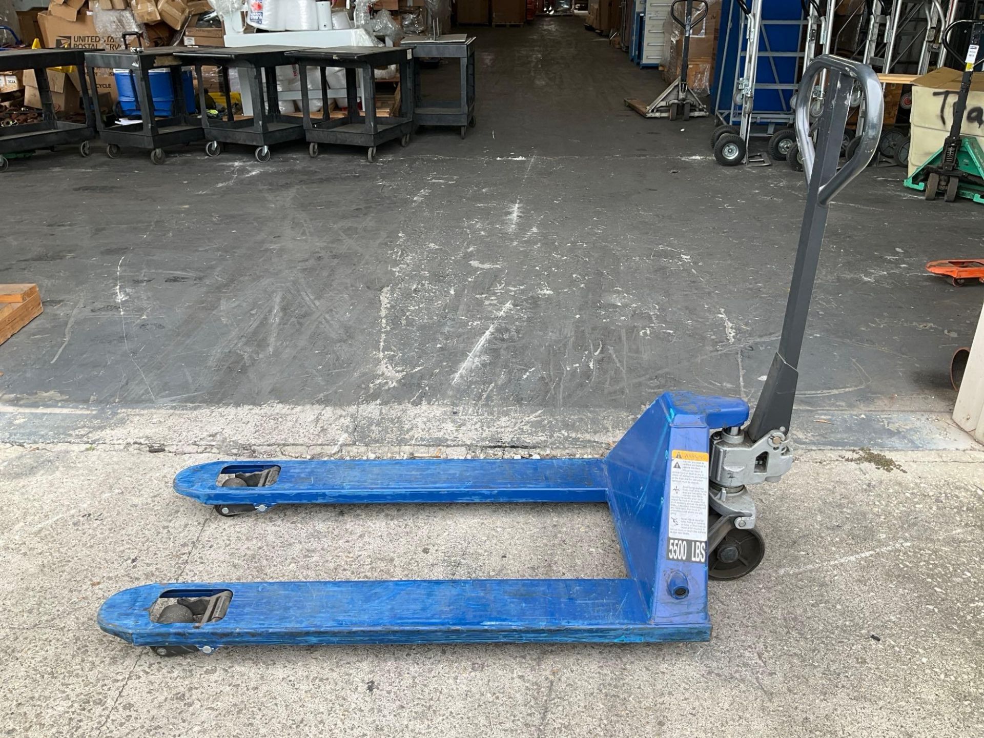 ULINE H7504 HYDRAULIC PALLET JACK, APPROX MAX CAPACITY 5500LBS - Image 6 of 10