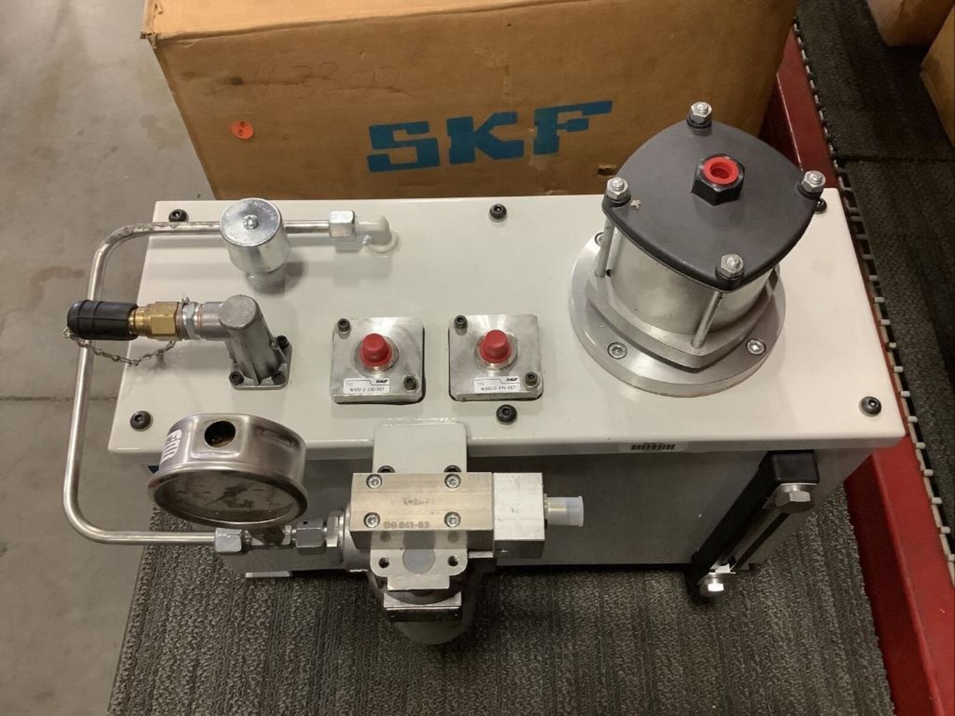 SKF P-886-BW16-V57 LUBRICATION PUMP - Image 3 of 6