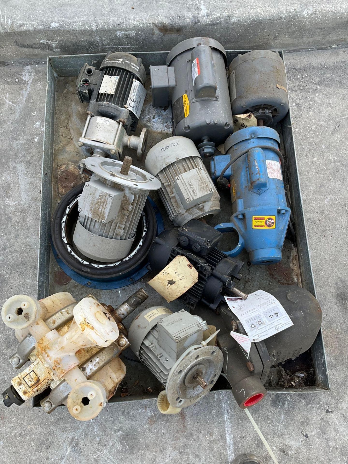 ASSORTED PALLET OF MOTORS AND PUMPS - Image 4 of 9