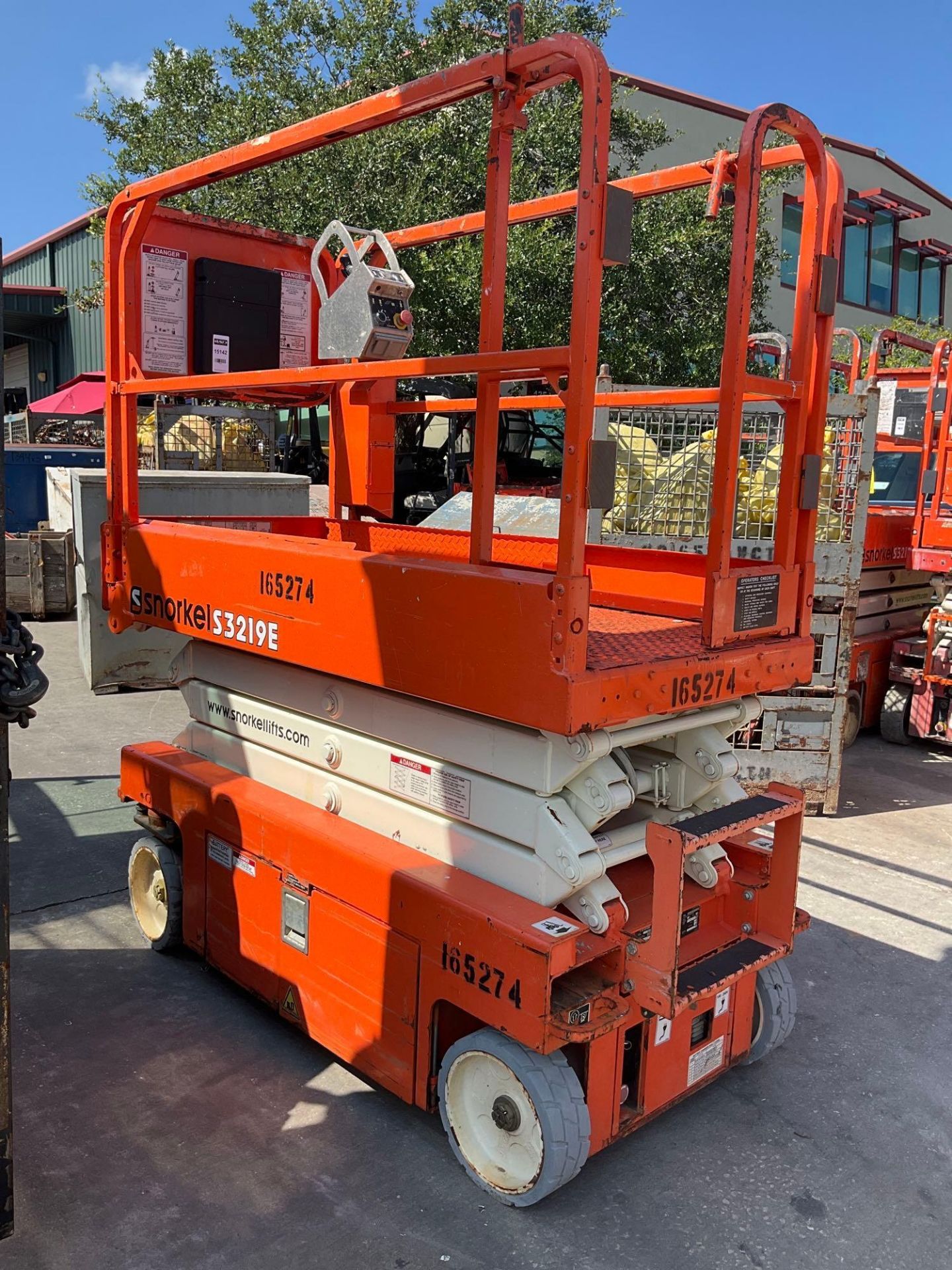 2016 SNORKEL SCISSOR LIFT MODEL S3219E ANSI , ELECTRIC, APPROX MAX PLATFORM HEIGHT 19FT, NON MARK... - Image 6 of 11