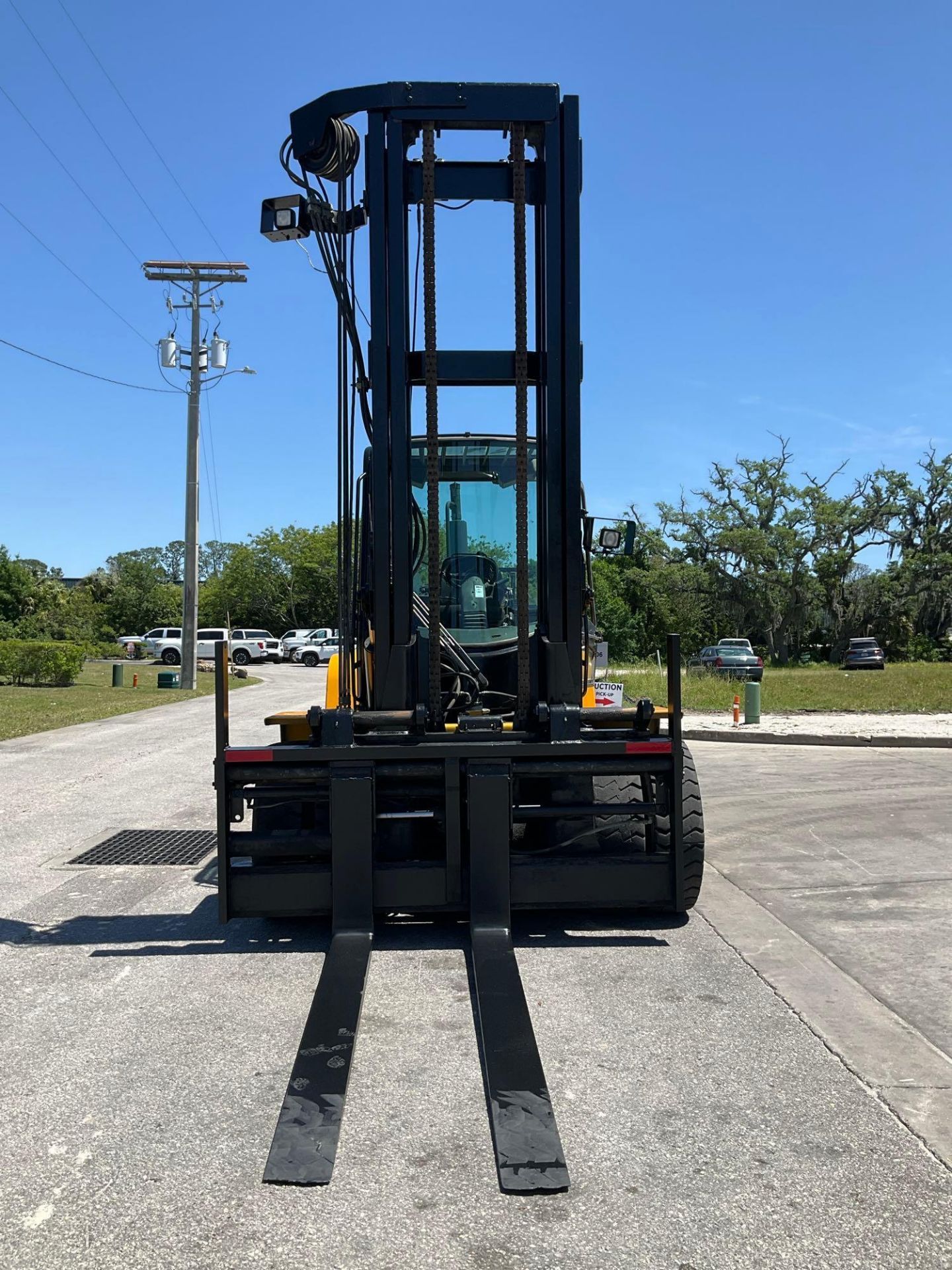 YALE FORKLIFT MODEL GDP280DCECCV176, DIESEL, APPROX MAX CAPACITY 26,100LBS, APPROX MAX HEIGHT 212... - Image 8 of 15