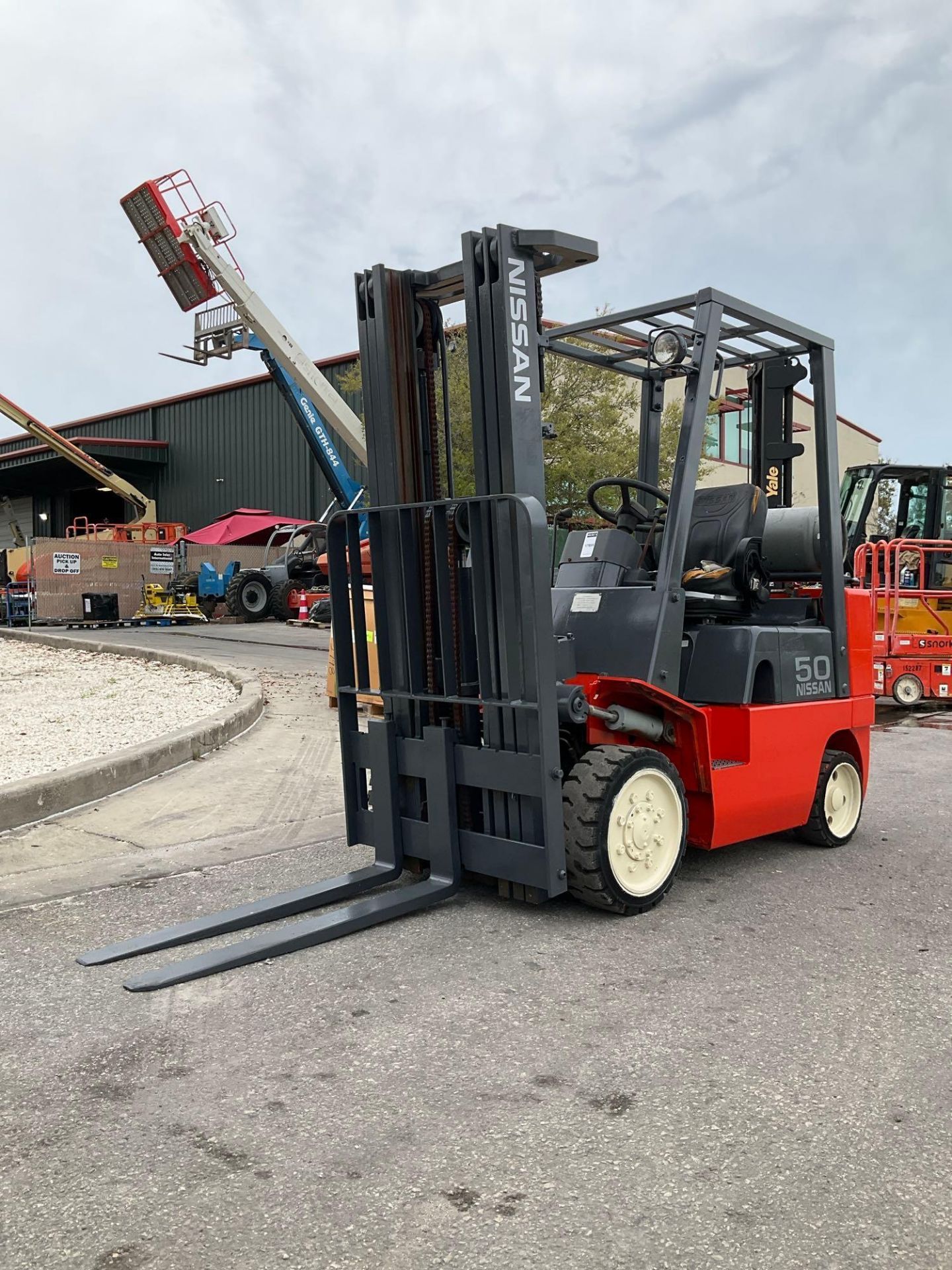 NISSAN FORKLIFT CPJ02-A20PV, LP POWERED, LOW HOURS, APPROX MAX CAPACITY 4400LBS, APPROX MAX HEIGHT - Image 7 of 12