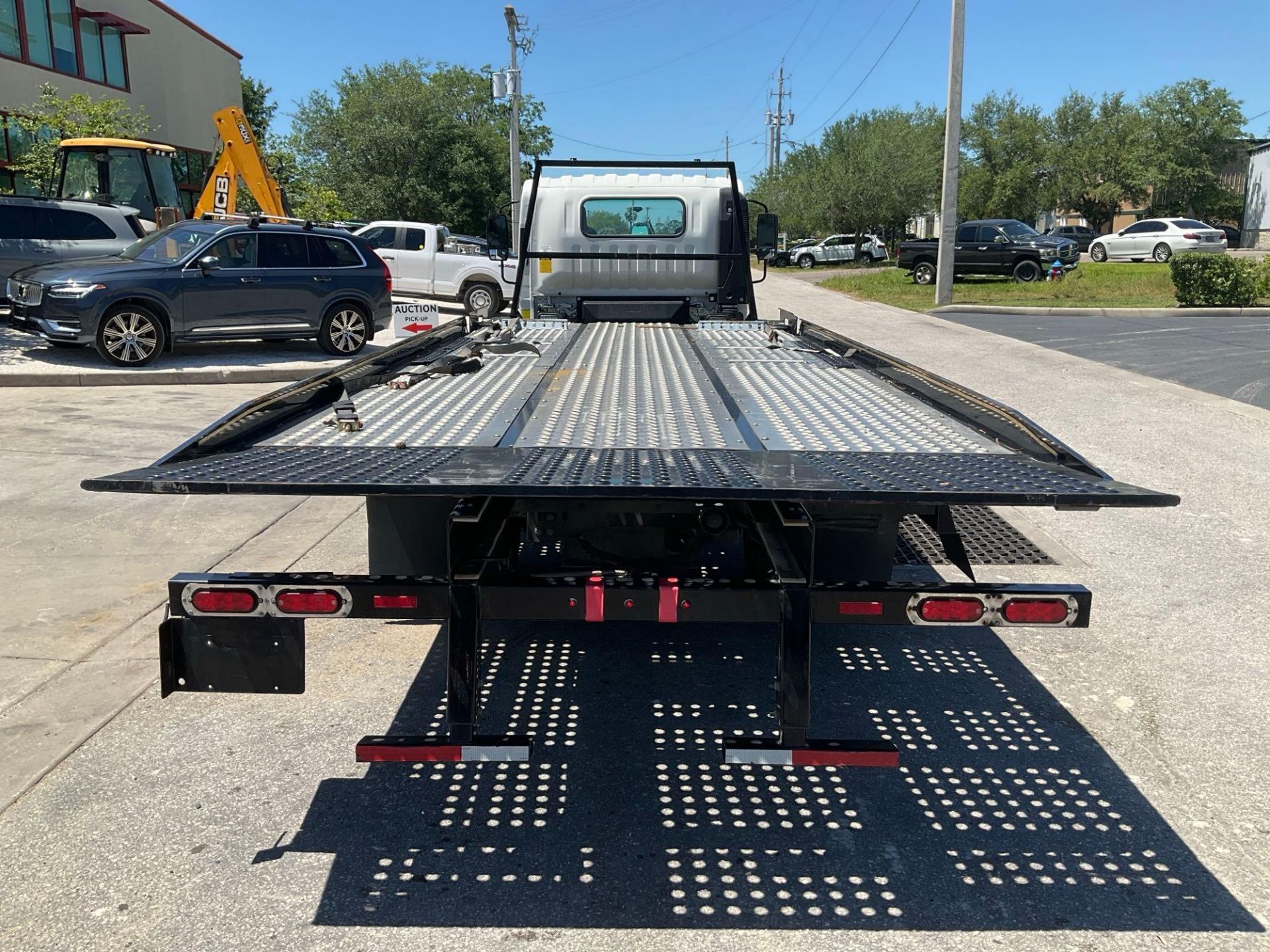 2021 ISUZU NQR ROLLBACK TRUCK, DIESEL, COTTRELL BED APPROX 251" L, NON CDL TRUCK, GVWR19500, FLEET - Image 4 of 27