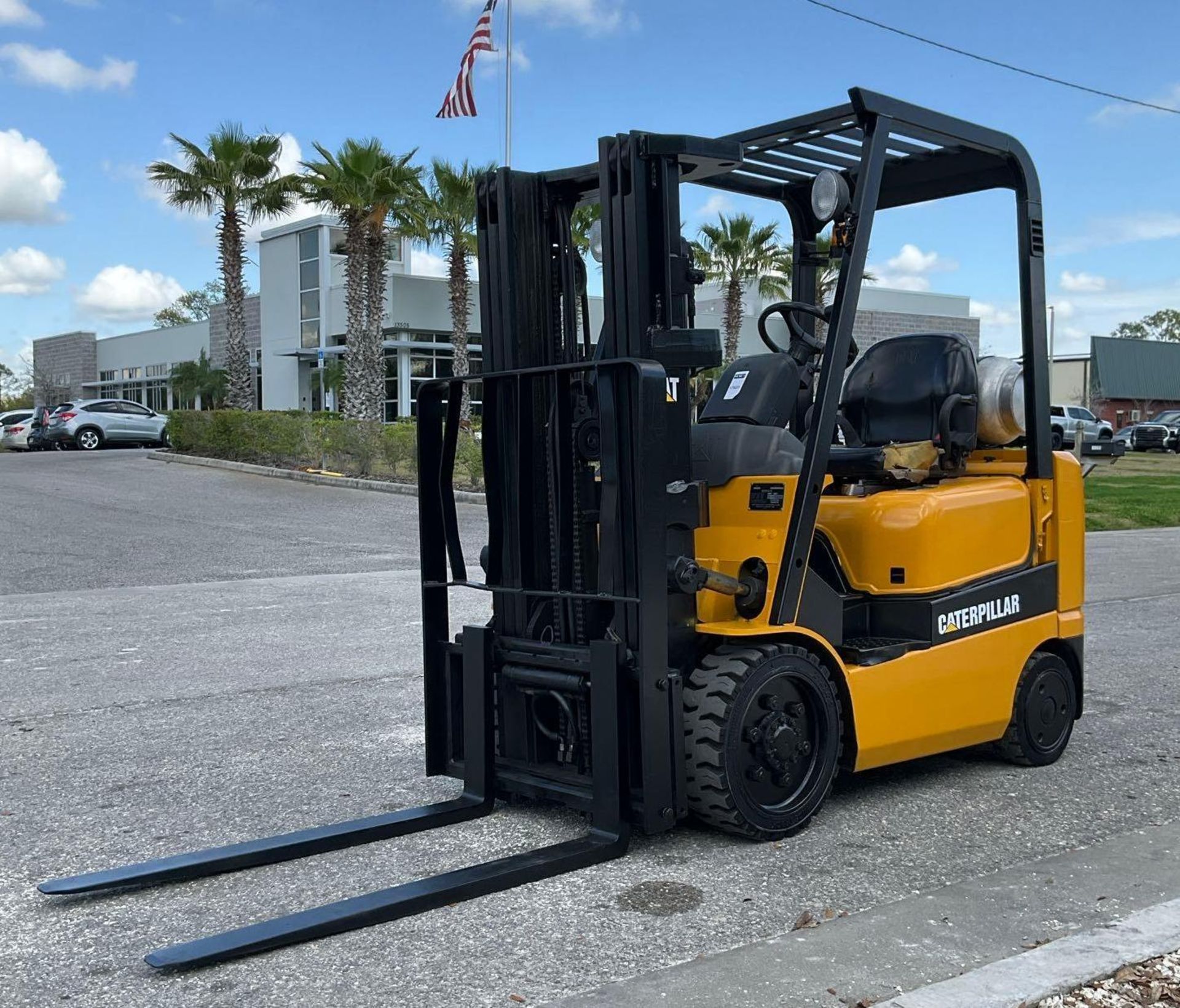 CATERPILLAR FORKLIFT MODEL GC20K, LP POWERED, APPROX MAX CAPACITY 4000LBS, APPROX MAX HEIGHT 160" - Image 3 of 12