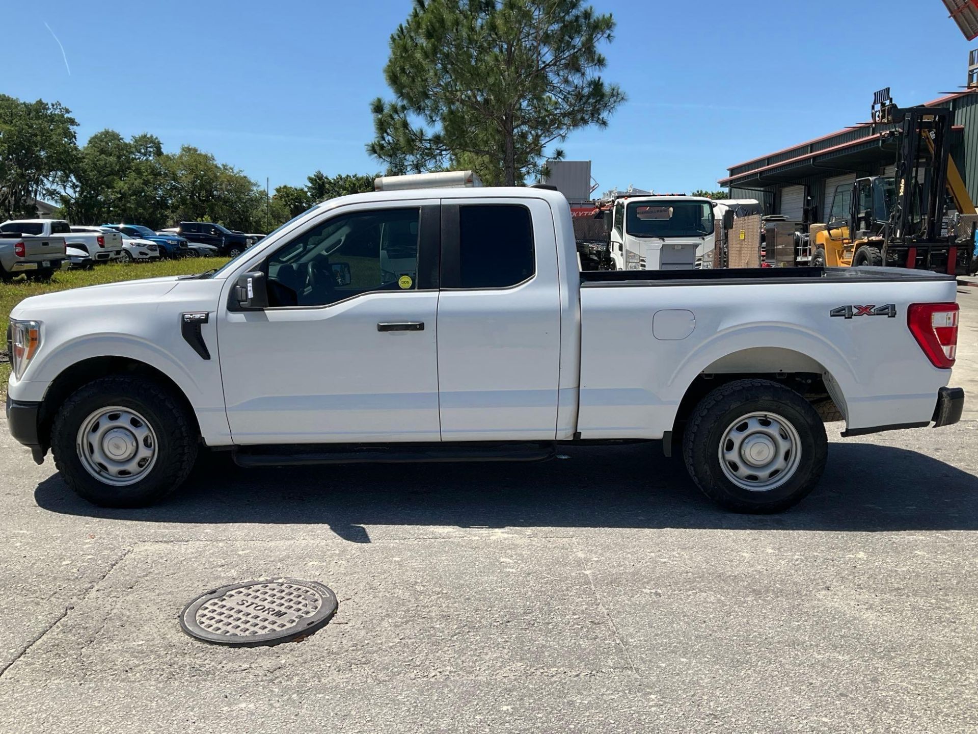 2022 FORD F-150 XL PICKUP TRUCK, GAS POWER AUTOMATIC,APPROX GVWR7050, 4X4, POWER LOCKS & WINDOWS , - Image 11 of 30