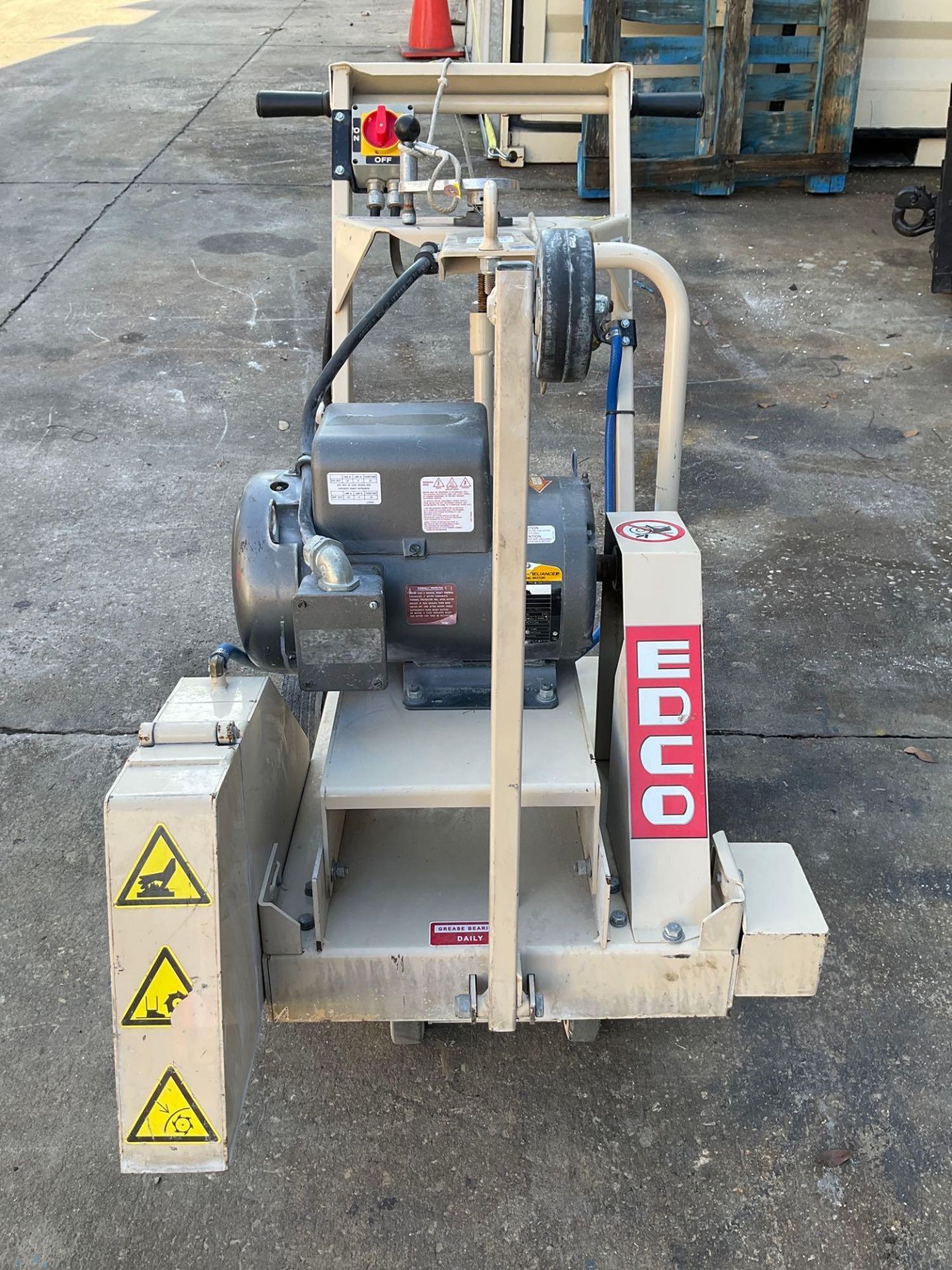 EDCO WALK BEHIND SAW MODEL DS-18-5/230/1 WITH BALDOR RELIANCER MOTOR, ELECTRIC , NO BLADE, WORKS - Image 8 of 10