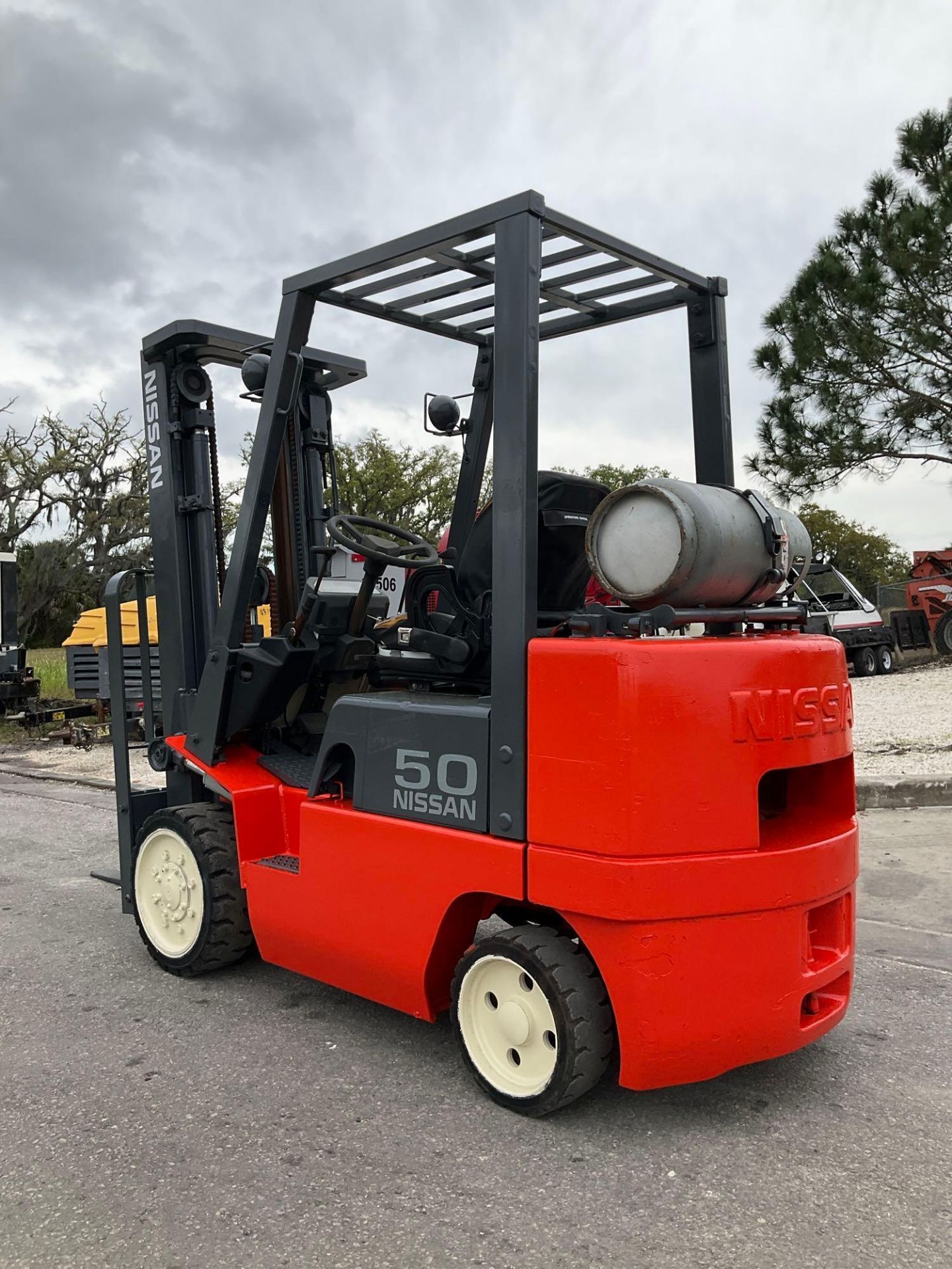 NISSAN FORKLIFT CPJ02-A20PV, LP POWERED, LOW HOURS, APPROX MAX CAPACITY 4400LBS, APPROX MAX HEIGHT - Image 5 of 12