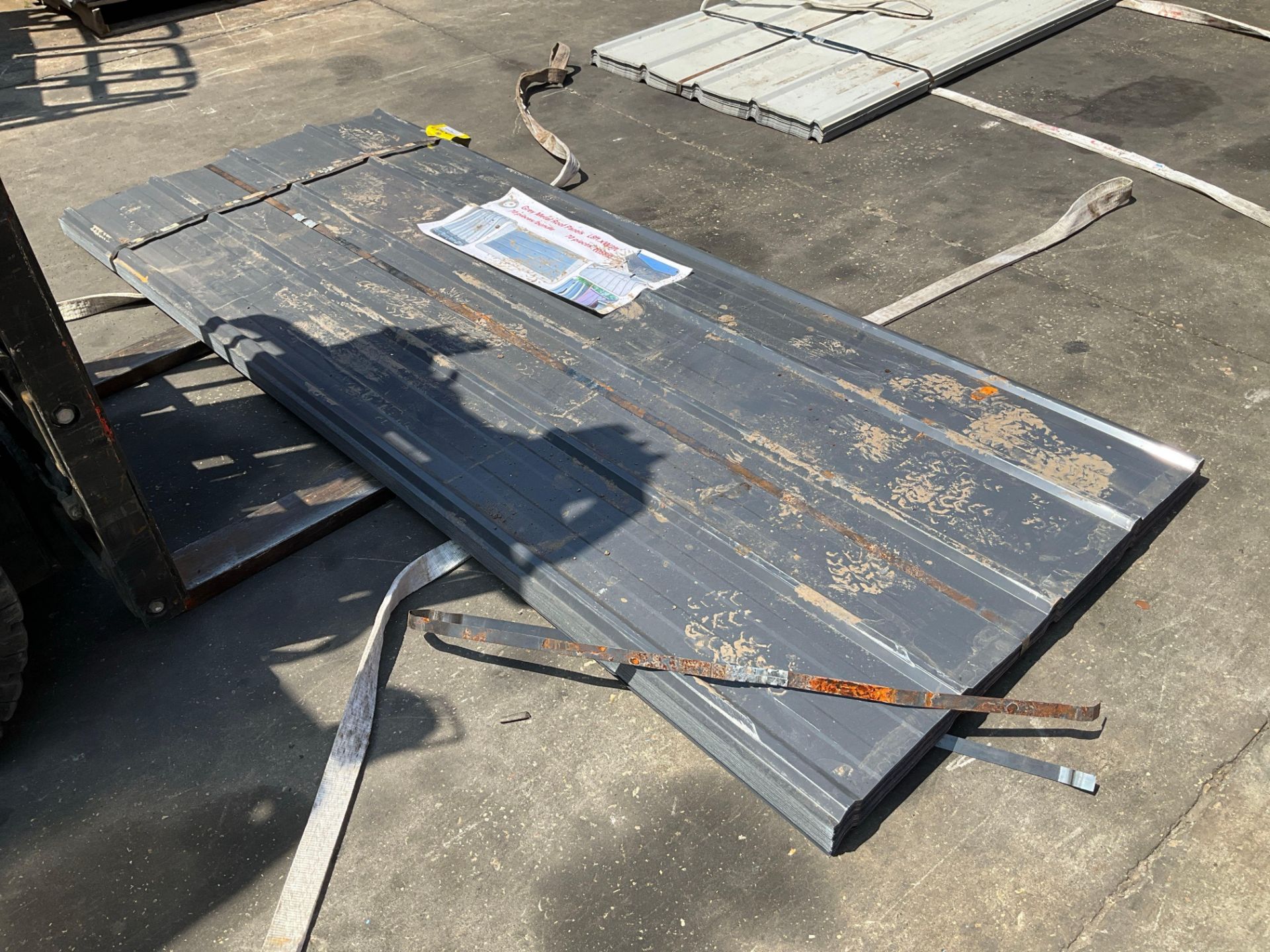 UNUSED METAL ROOF PANELS , APPROX 8FT L x 3FT W , APPROX 70 PIECES - Image 4 of 5