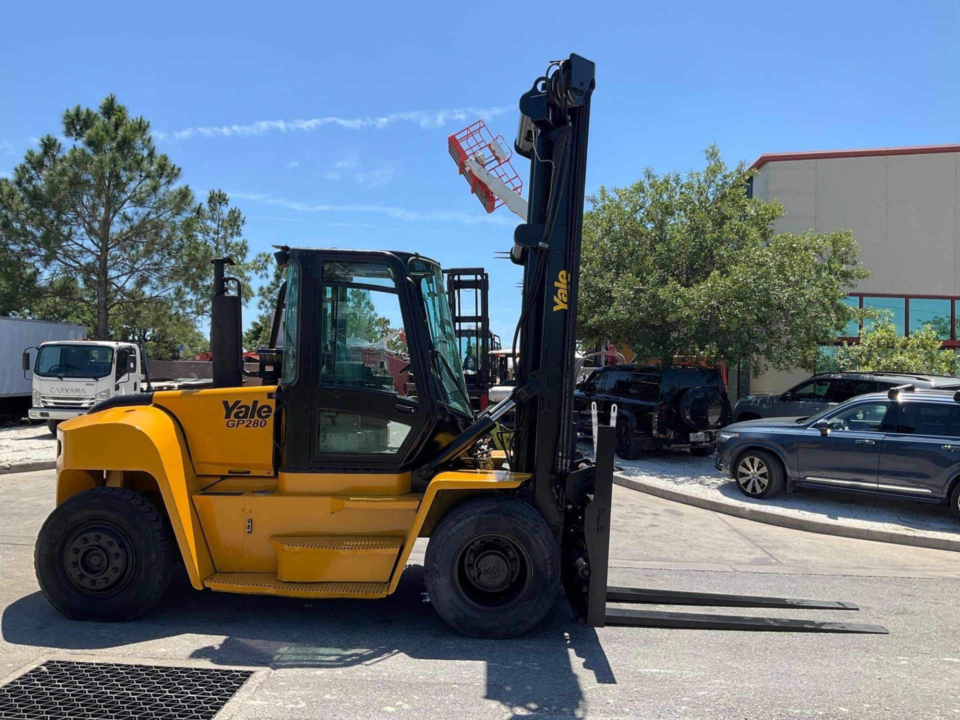 YALE FORKLIFT MODEL GDP280DCECCV176, DIESEL, APPROX MAX CAPACITY 26,100LBS, APPROX MAX HEIGHT 212... - Image 3 of 15