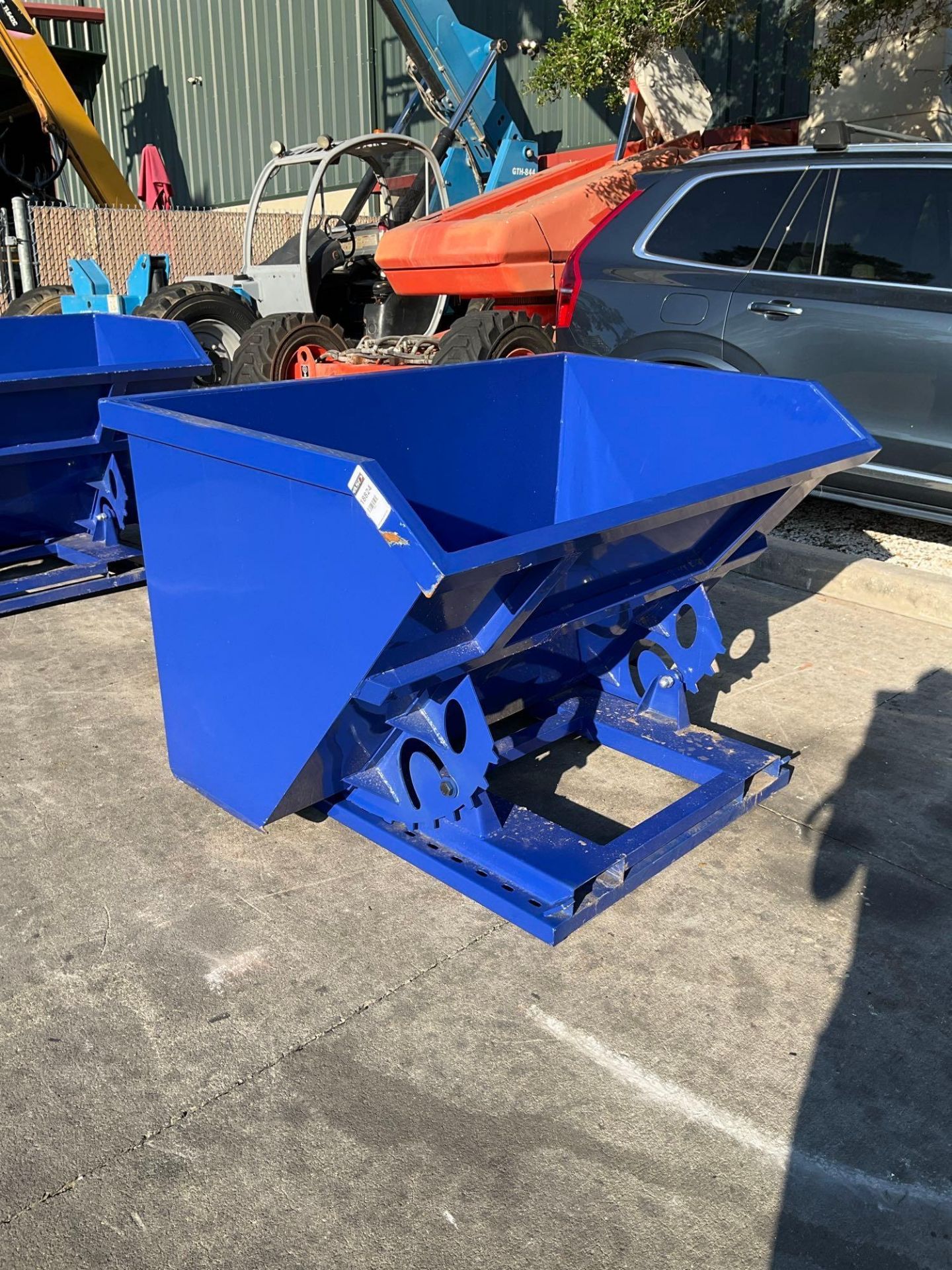 UNUSED 1.5 CU YARD SELF DUMPING HOPPER WITH FORK POCKETS