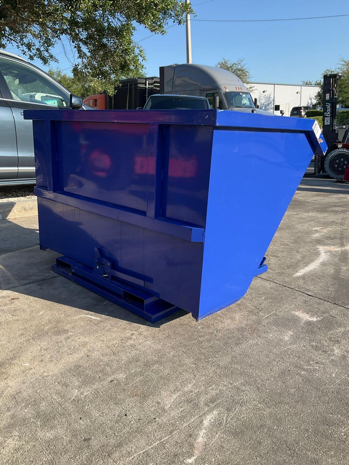 UNUSED 1.5 CU YARD SELF DUMPING HOPPER WITH FORK POCKETS - Image 2 of 6