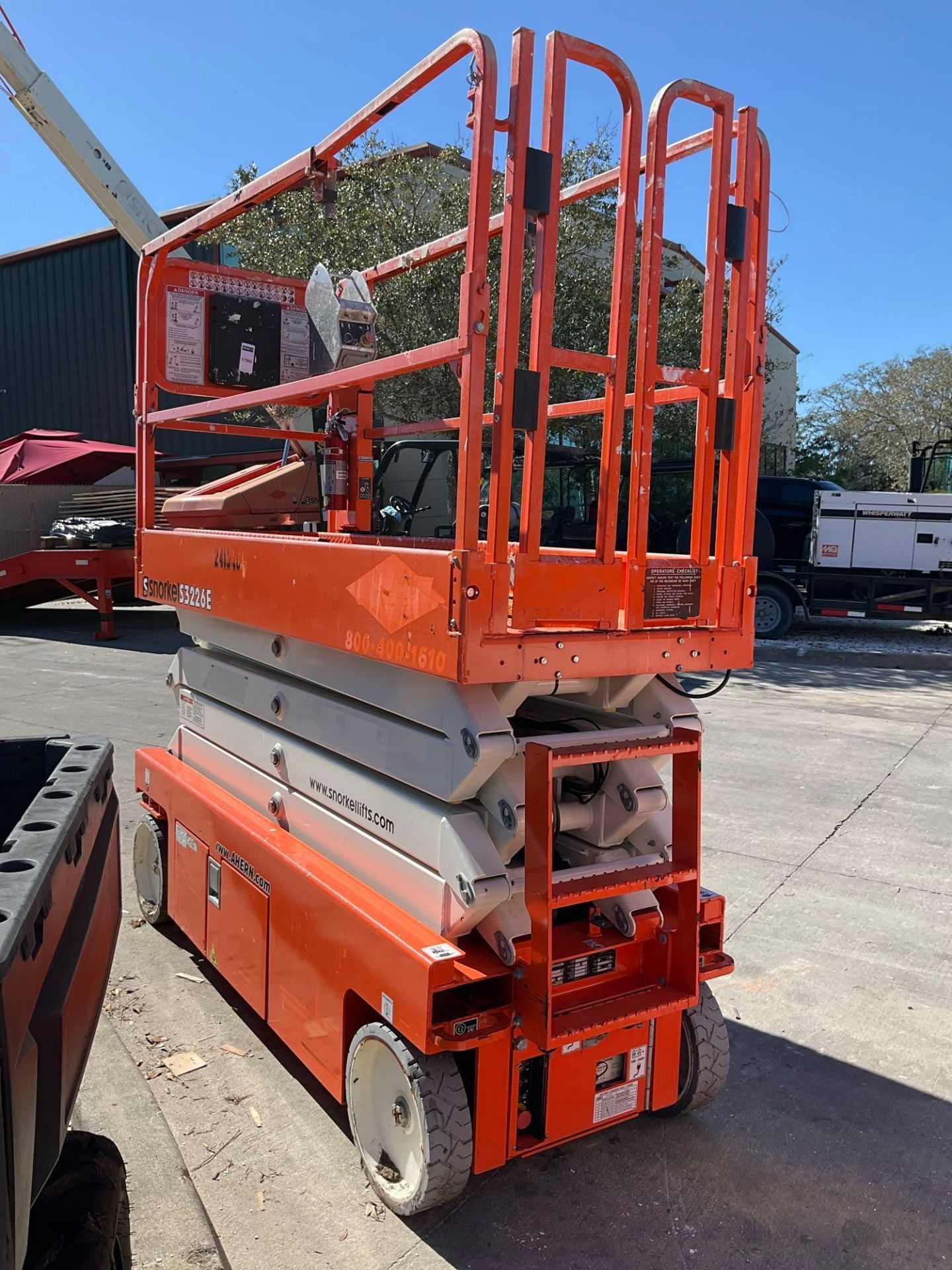 2019 SNORKEL SCISSOR LIFT MODEL S3226E ANSI , ELECTRIC, APPROX MAX PLATFORM HEIGHT 26FT, NON MARK... - Image 6 of 11