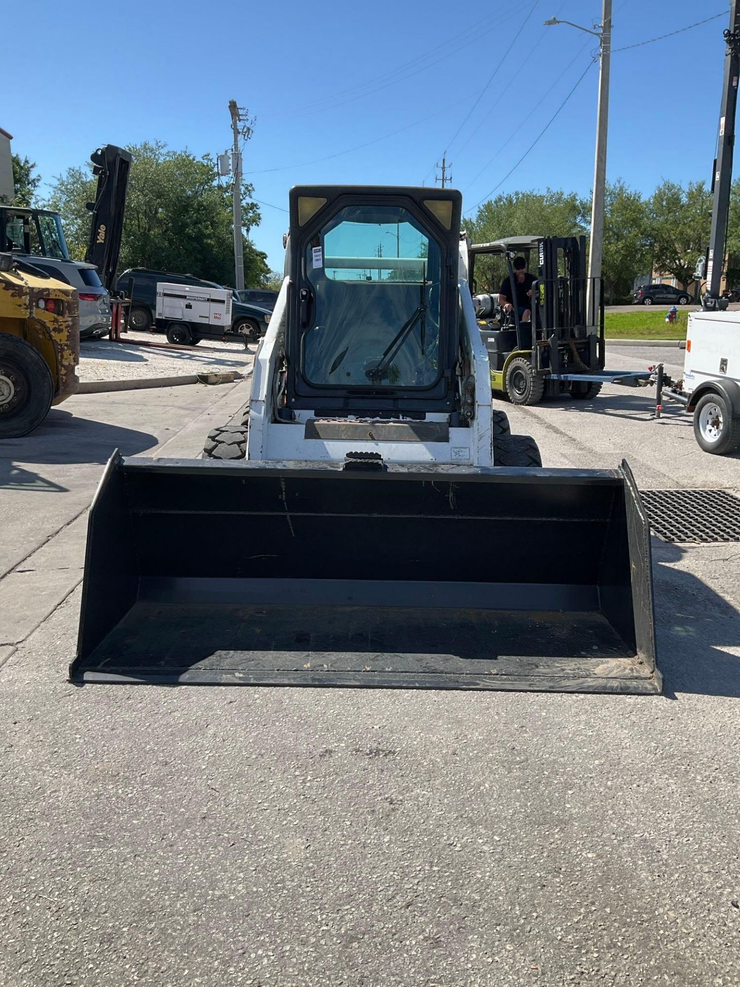 BOBCAT SKID STEER MODEL S175, DIESEL, ENCLOSED CAB, BUCKET APPROX 84", RUNS & OPERATES - Image 8 of 14