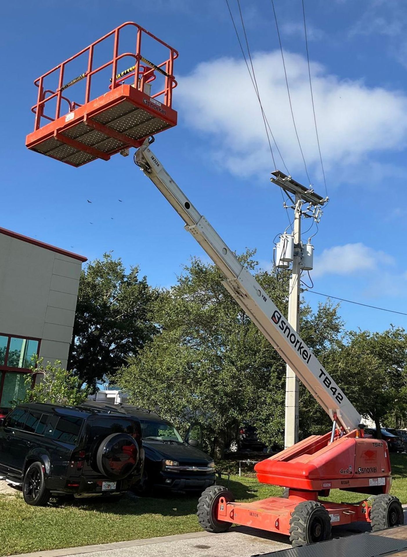 2017 SNORKEL BOOM LIFT MODEL TB42DZ, DIESEL, 4x4, ON BOARD GENERATOR, APPROX MAX PLATFORM HEIGHT