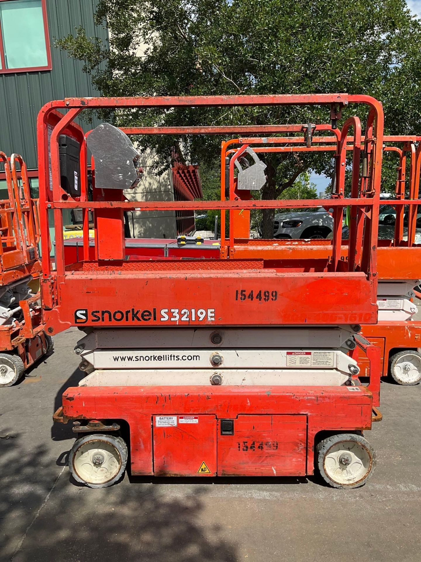 2014 SNORKEL SCISSOR LIFT MODEL S3219E ANSI , ELECTRIC, APPROX MAX PLATFORM HEIGHT 19FT, NON MARK... - Image 2 of 10