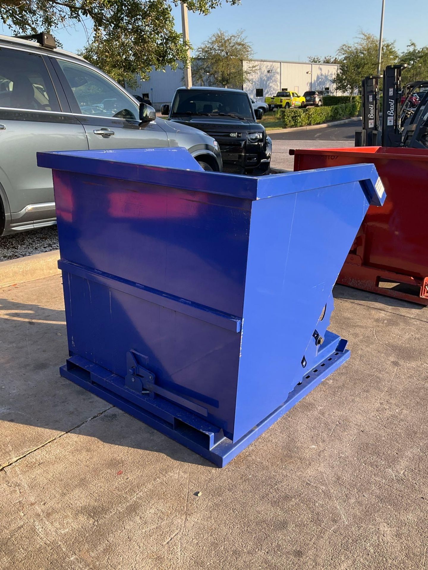 UNUSED 1 CU YARD SELF DUMPING HOPPER WITH FORK POCKETS - Image 2 of 5