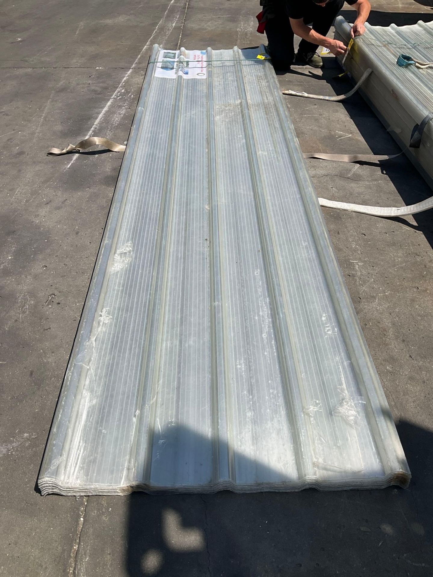 UNUSED POLYCARBONATE ROOF PANELS CLEAR, APPROX 35.43IN x 11.81FT, APPROX 30 PIECES - Image 3 of 7