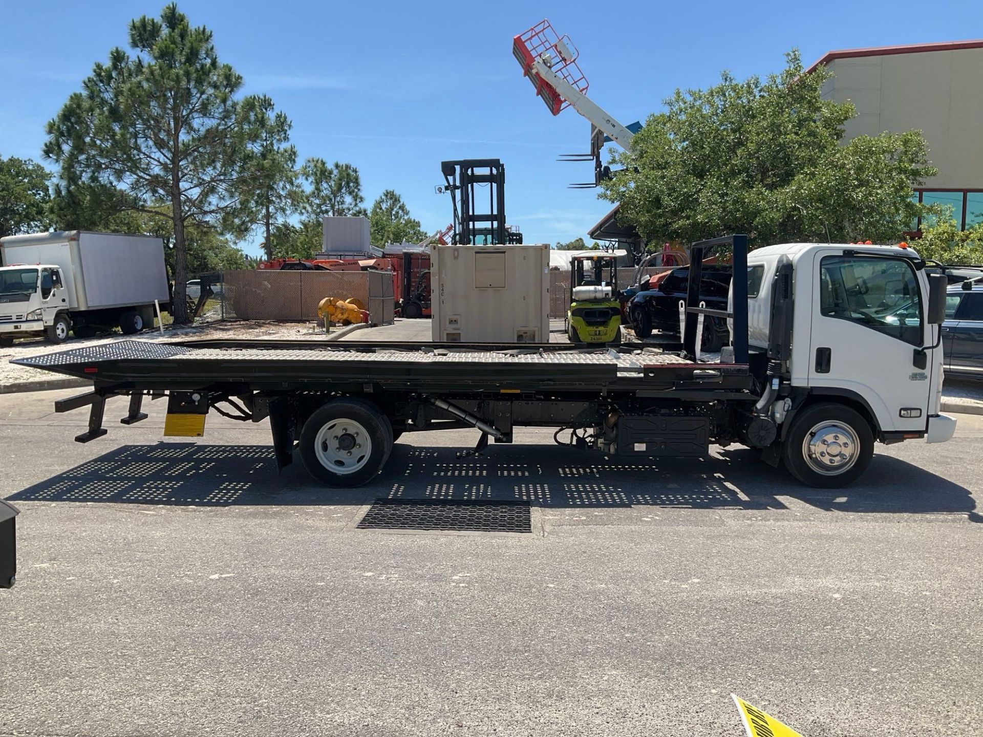 2021 ISUZU NQR ROLLBACK TRUCK, DIESEL, COTTRELL BED APPROX 251" L, NON CDL TRUCK, GVWR19500, FLEET - Image 6 of 27