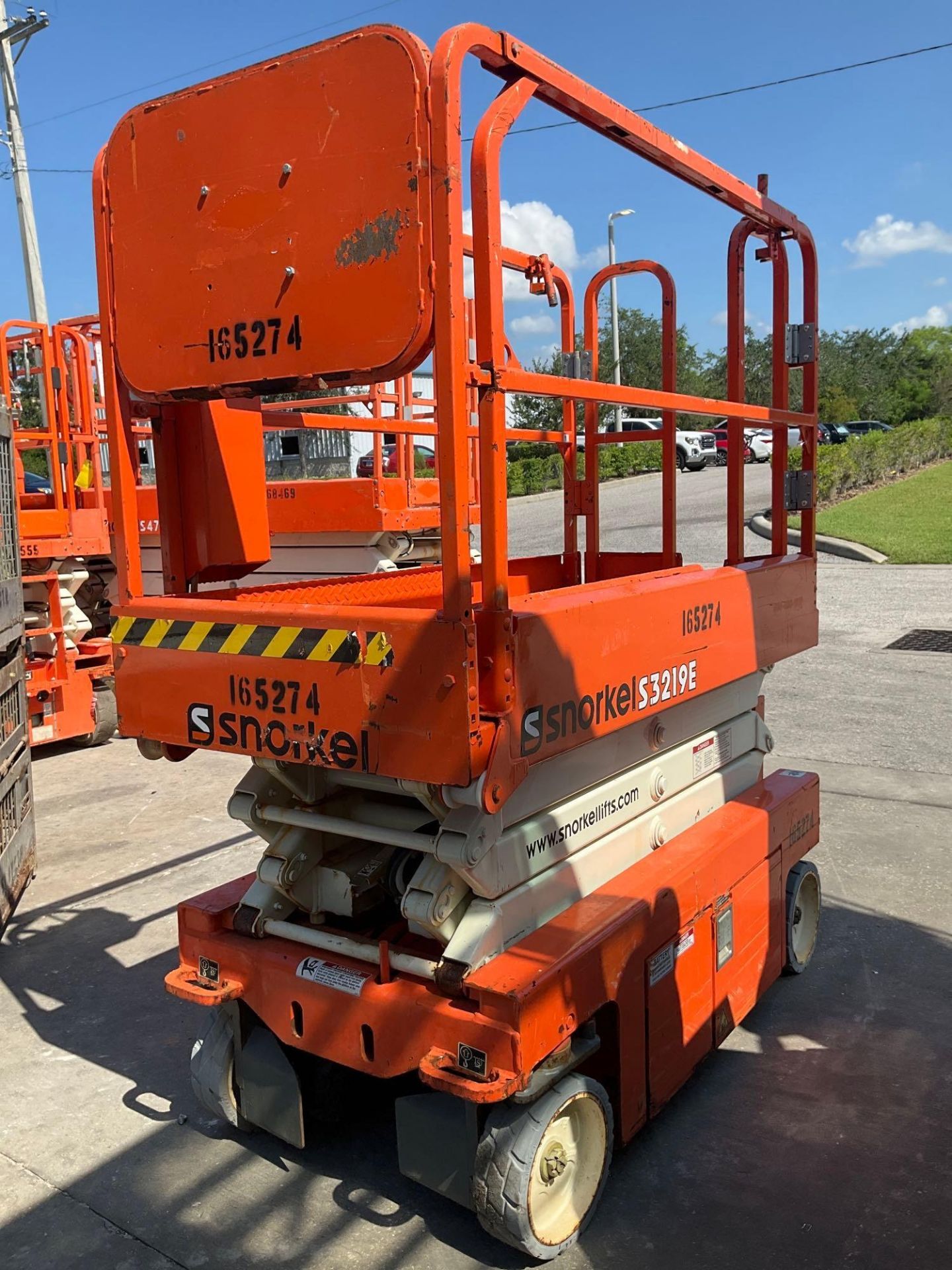 2016 SNORKEL SCISSOR LIFT MODEL S3219E ANSI , ELECTRIC, APPROX MAX PLATFORM HEIGHT 19FT, NON MARK... - Image 5 of 11