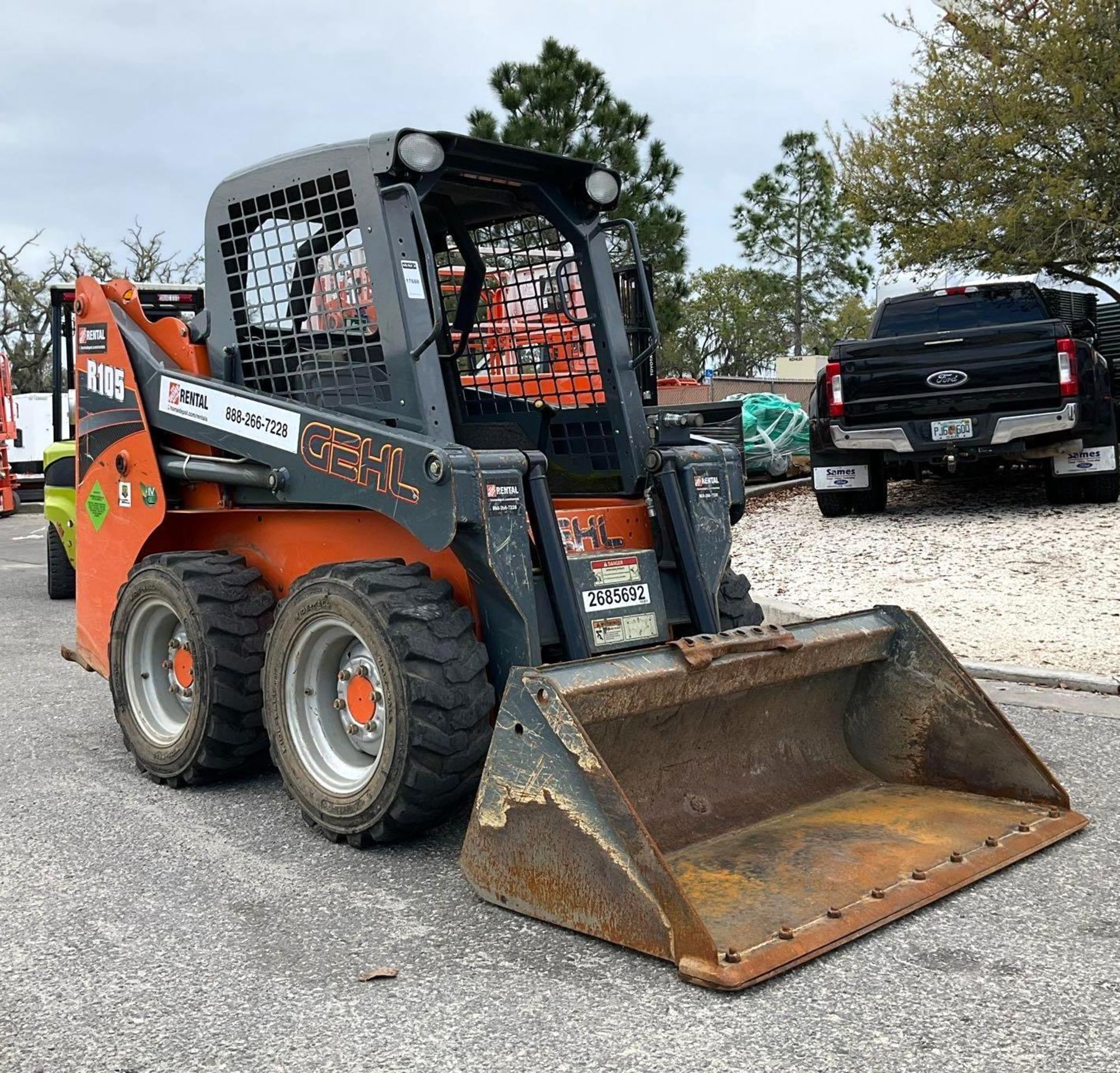 2018 GEHL COMPACT SKID STEER LOADER MODEL R105, DIESEL, BUCKET APPROX 53", RUNS AND OPERATES