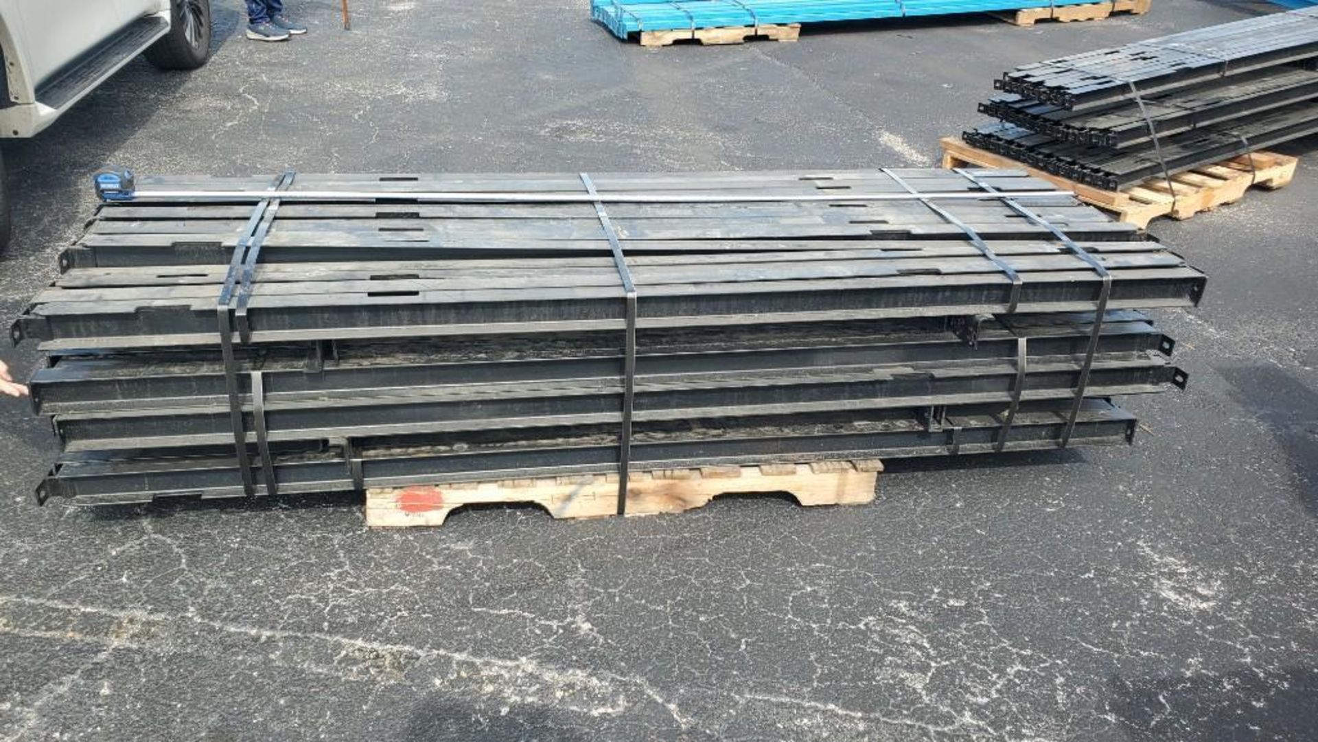 BLACK TRACKING FOR PALLETRACK, APPROXIMATELY 63 PIECES TOTAL - Image 4 of 8