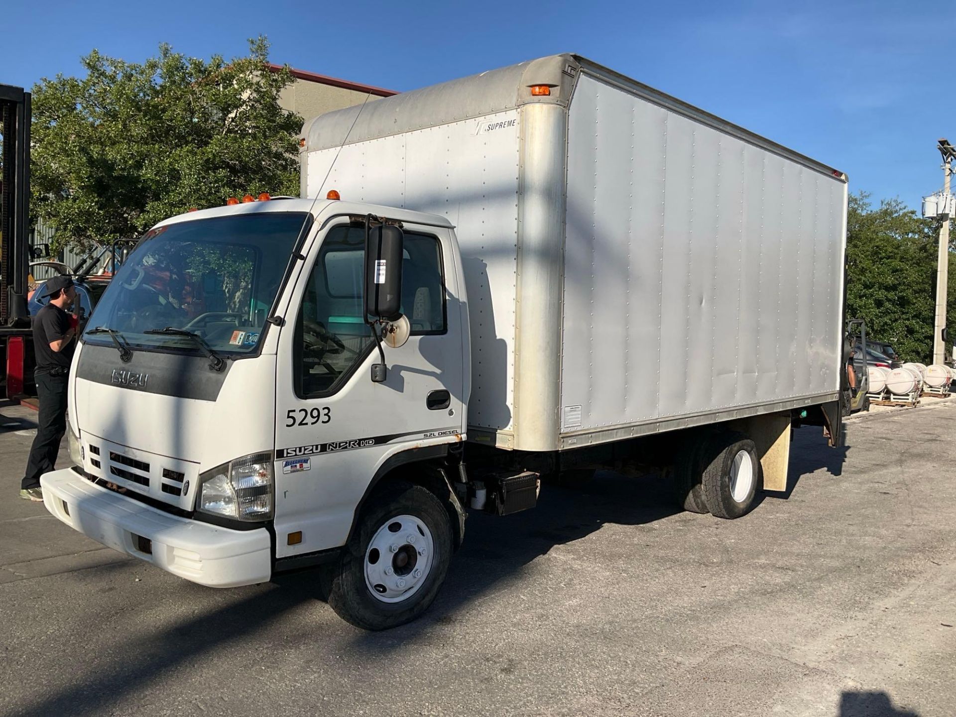 2007 ISUZU NPR BOX TRUCK, DIESEL AUTOMATIC, APPROX GVWR 14,500LBS, BOX BODY APPROX 16FT, POWER LO... - Image 6 of 23