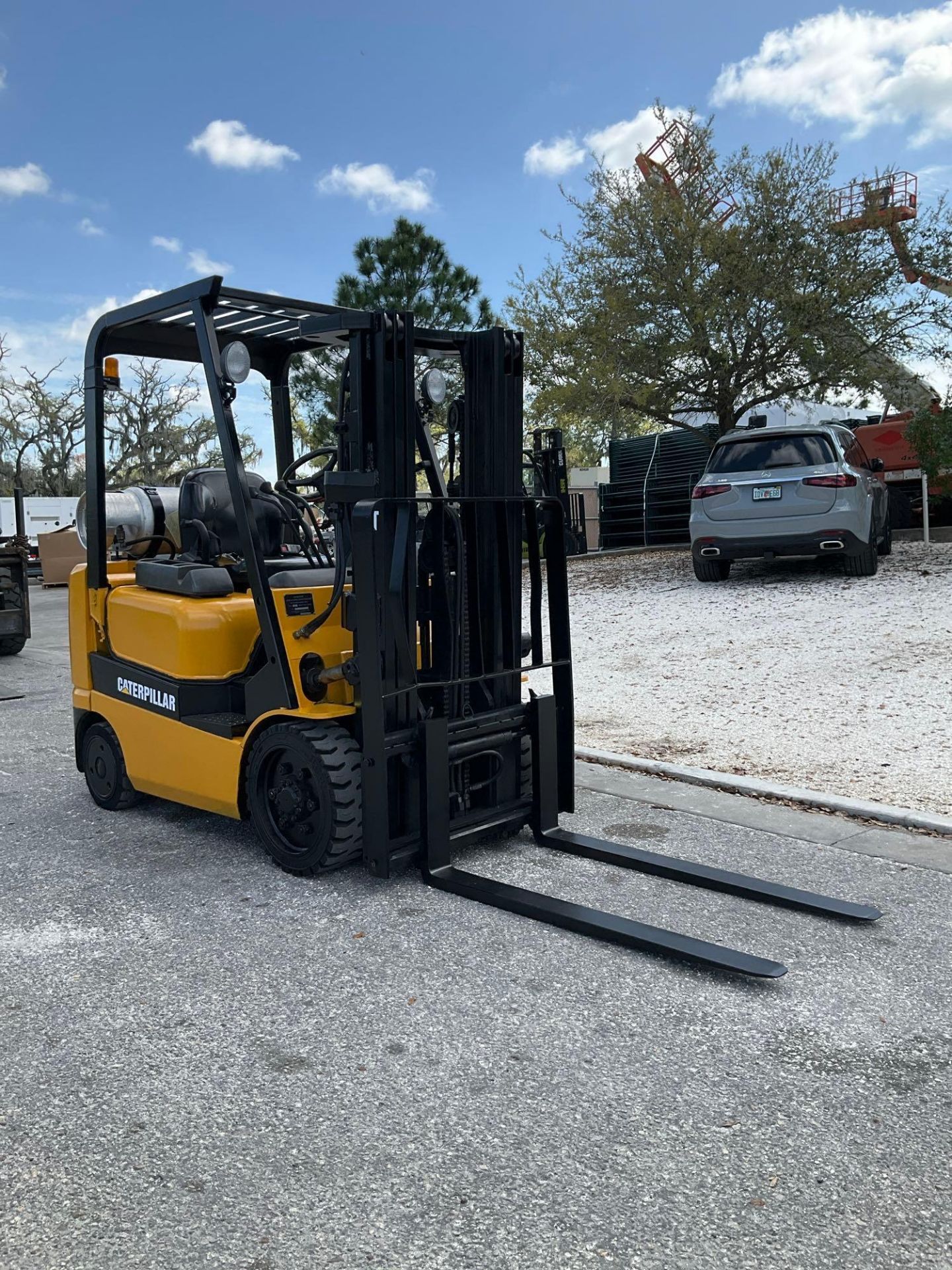 CATERPILLAR FORKLIFT MODEL GC20K, LP POWERED, APPROX MAX CAPACITY 4000LBS, APPROX MAX HEIGHT 160" - Image 7 of 12