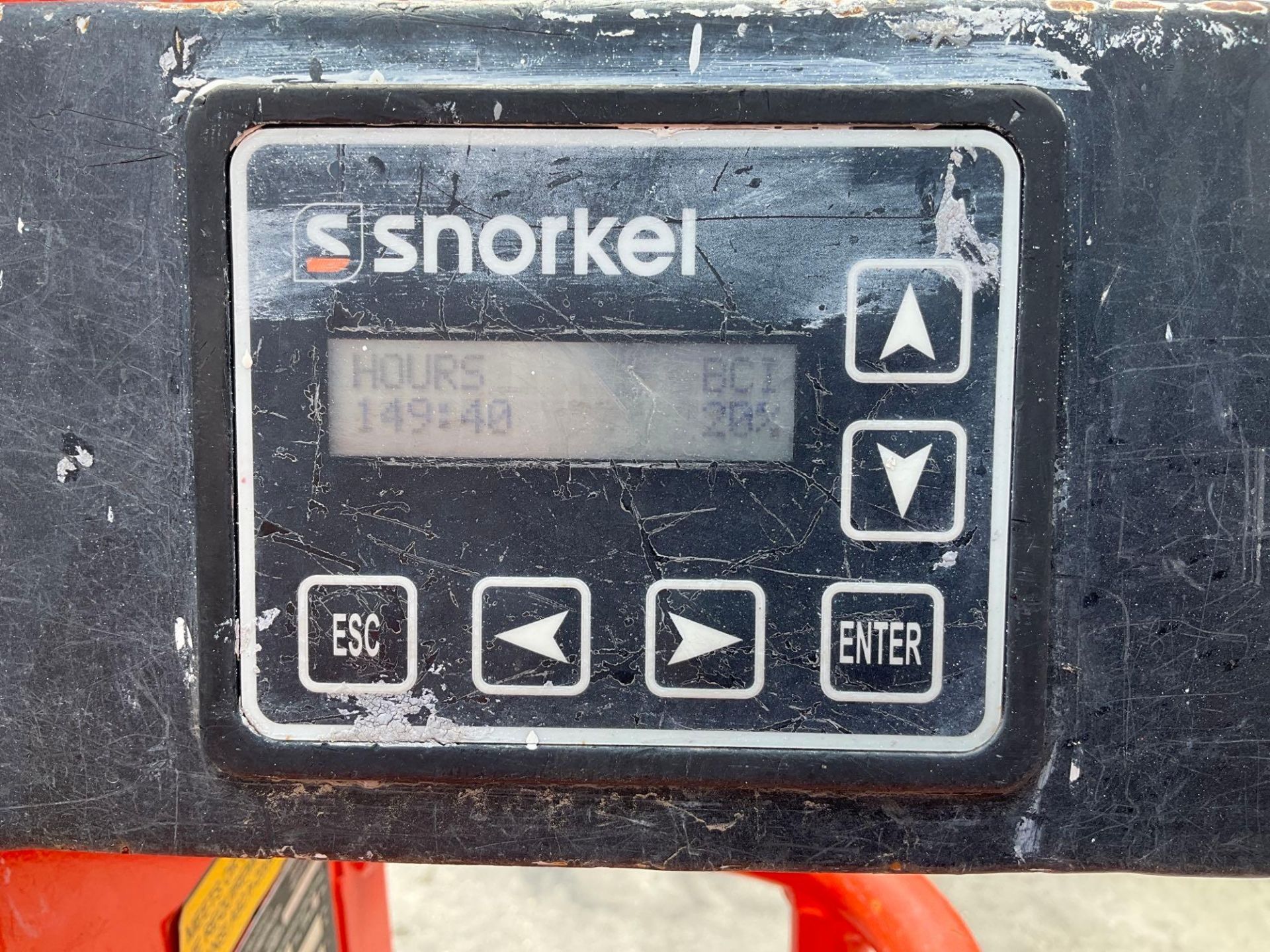 2014 SNORKEL MAN LIFT MODEL TM12 , ELECTRIC, APPROX MAX PLATFORM HEIGHT 12FT, NON MARKING TIRES, - Image 10 of 14