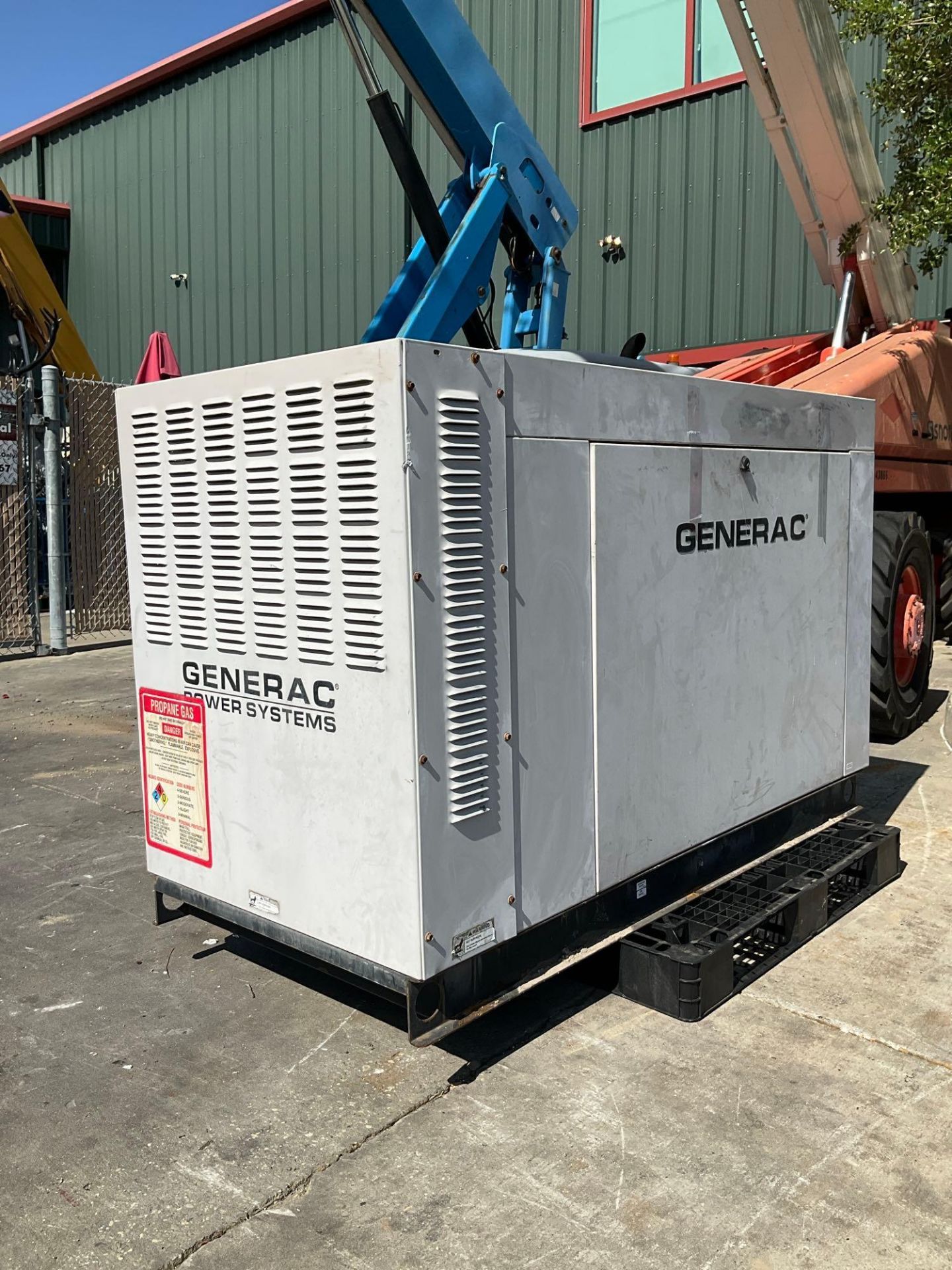 GENERAC30KW GENERATOR , LP / NG POWER, LOW HRS (313 SHOWING), RUNS AND OPERATES - Image 3 of 8