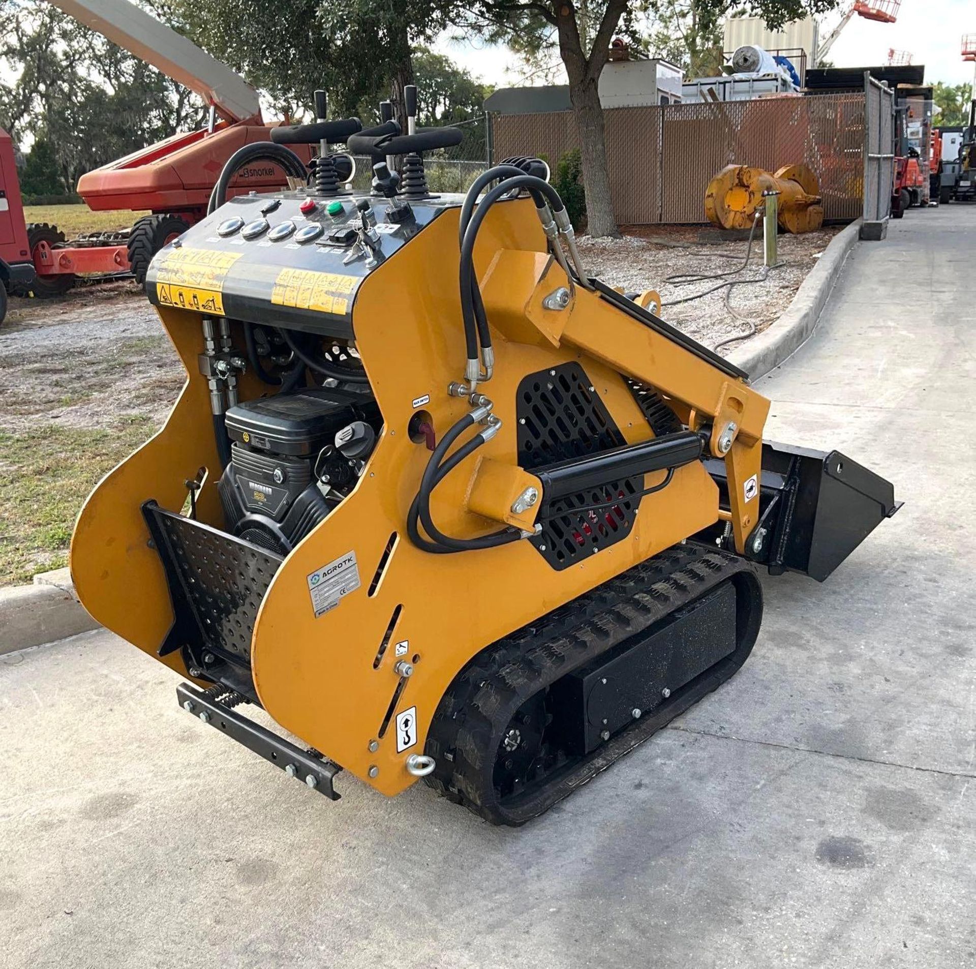 2023 AGROTK WALK BEHIND CRAWLER SKID STEER LOADER MODEL KBT23, GAS POWERED, ELECTRIC START, RUBBE... - Image 9 of 13