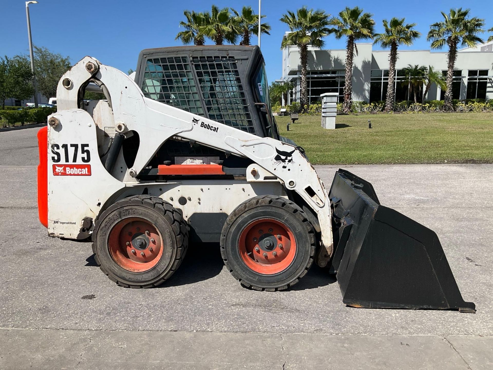 BOBCAT SKID STEER MODEL S175, DIESEL, ENCLOSED CAB, BUCKET APPROX 84", RUNS & OPERATES - Image 2 of 14