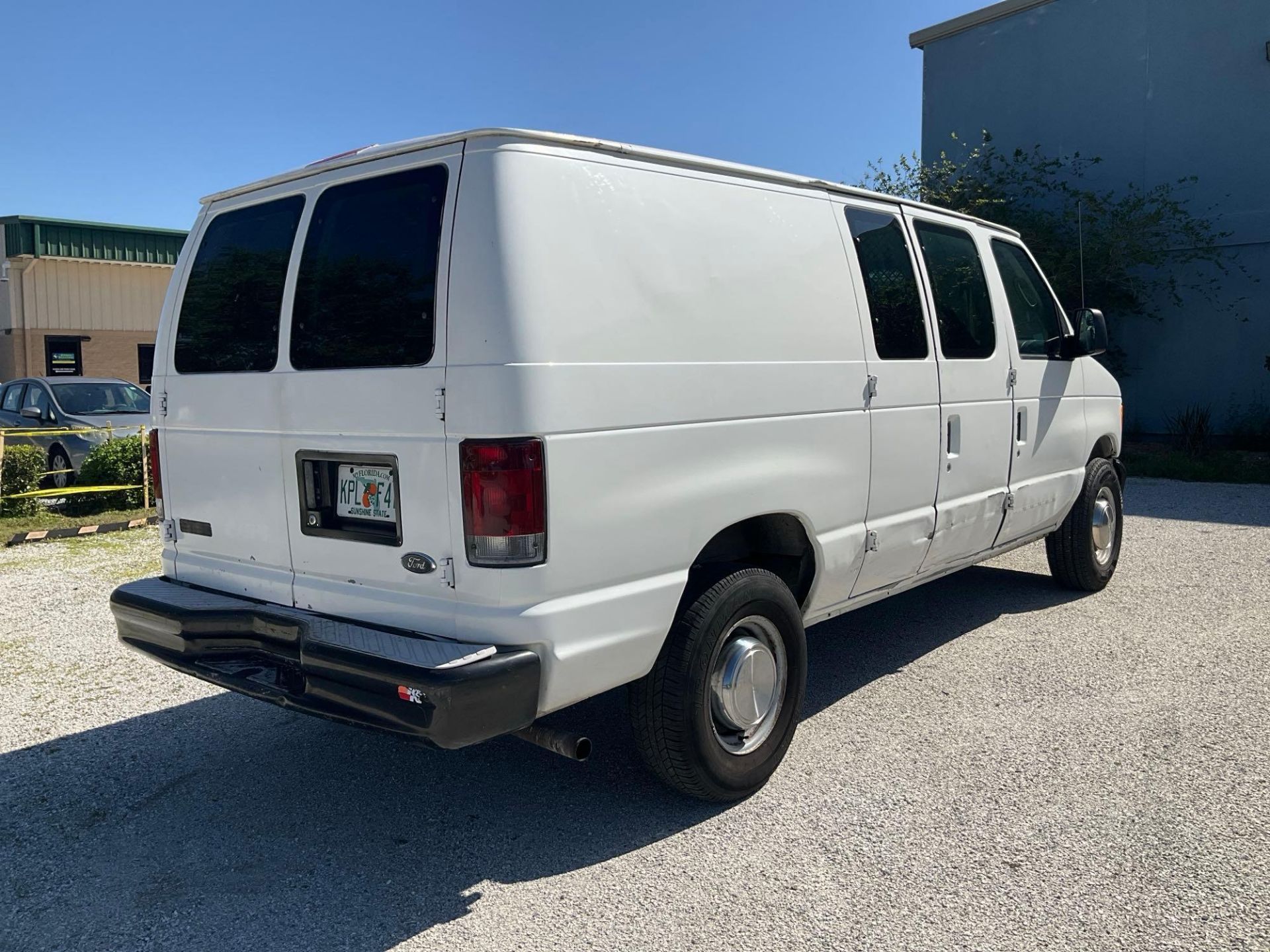 2003 FORD E-SERIES CARGO VAN, APPROX GVWR 8600LBS, STORAGE UNIT & SHELVES IN BACK , RUNS & DRIVES - Bild 10 aus 28