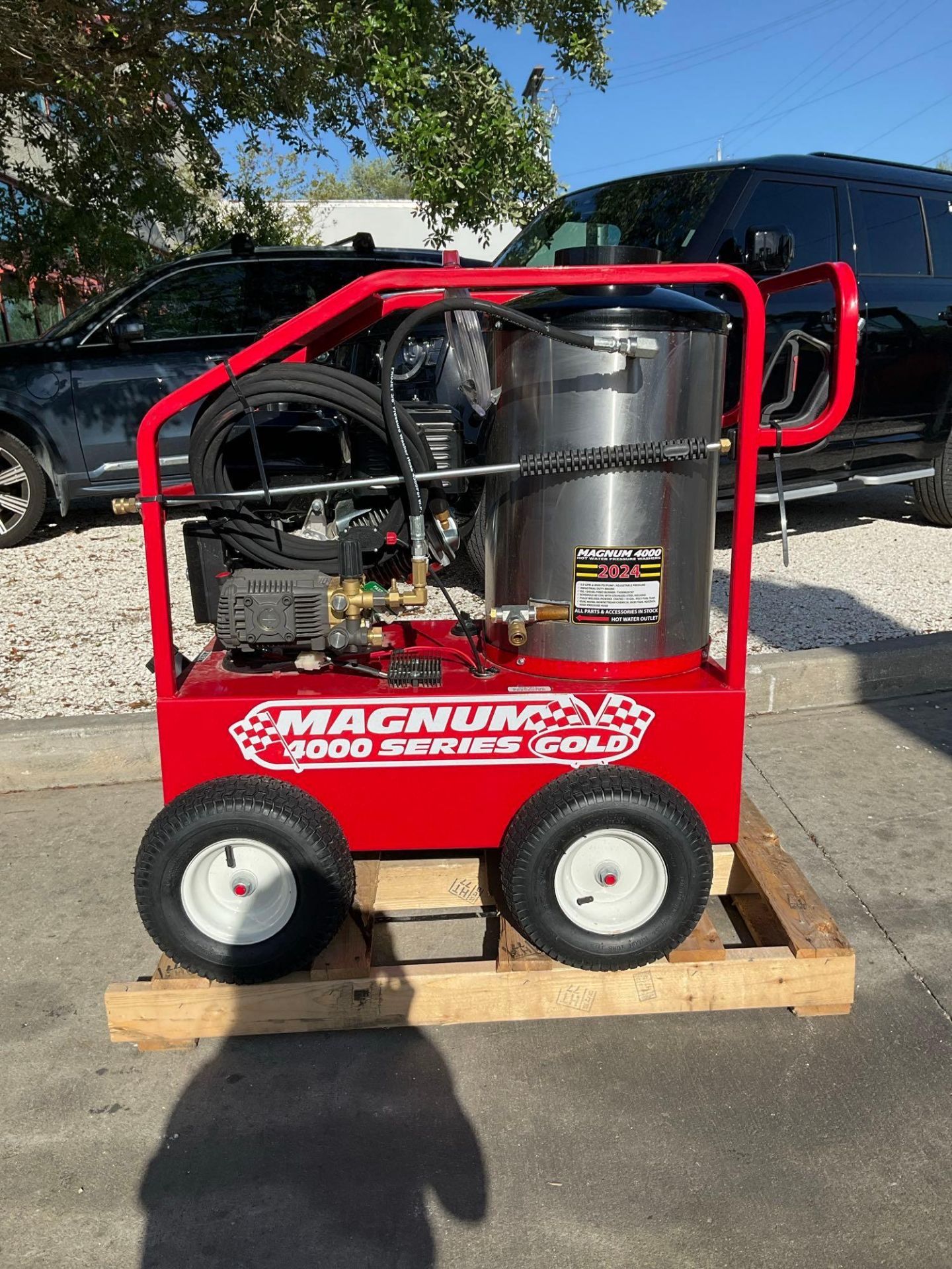 UNUSED 2024 MAGNUM 4000 SERIES GOLD HOT WATER PRESSURE WASHER,DIESEL GAS POWER, ELECTRIC START, - Image 2 of 14