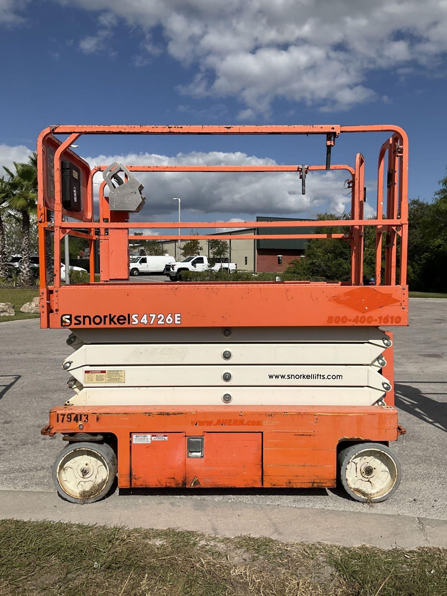 2016 SNORKEL SCISSOR LIFT MODEL S4726E ANSI , ELECTRIC, APPROX MAX PLATFORM HEIGHT 26FT, NON MARK... - Image 5 of 11