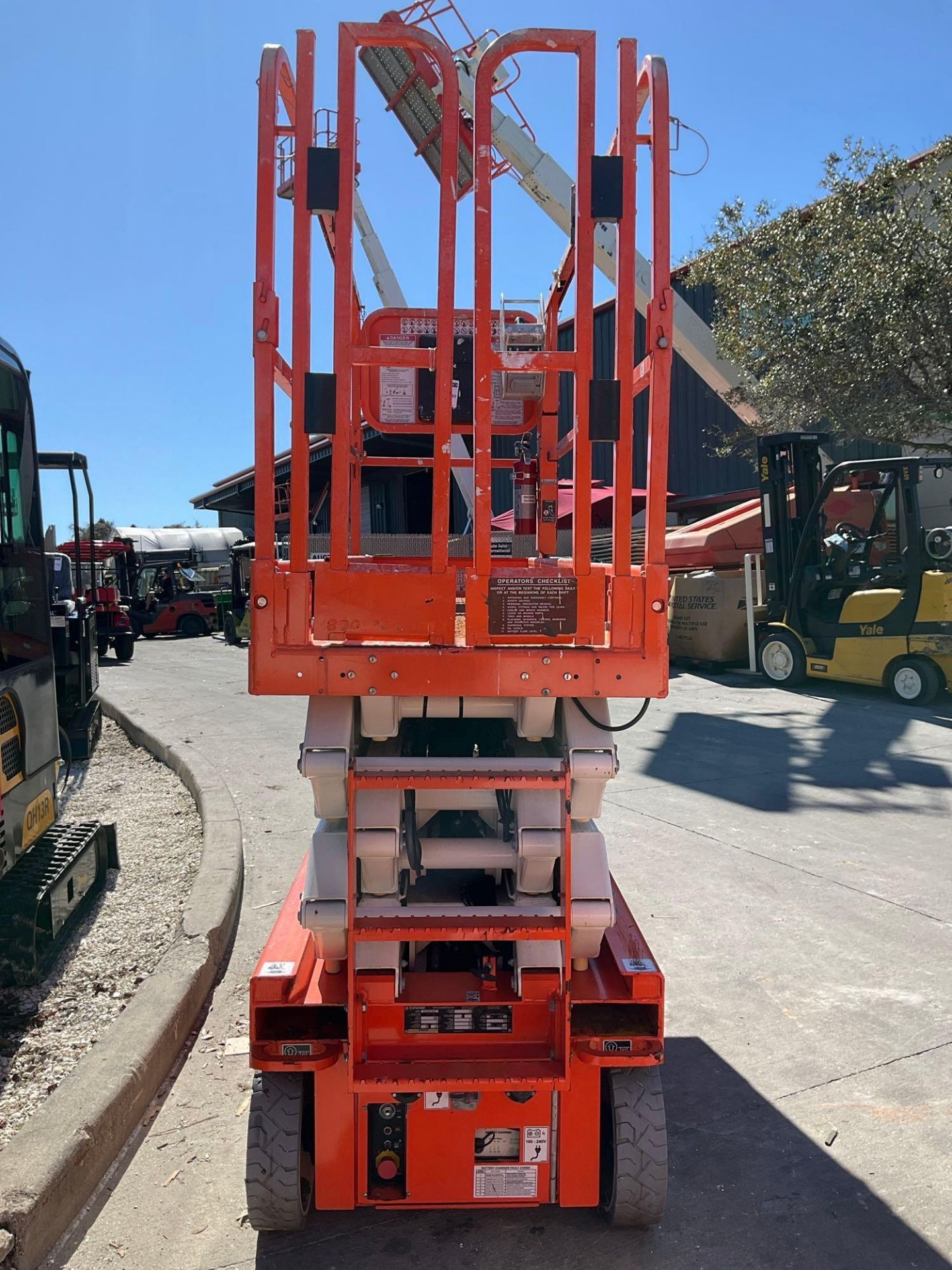 2019 SNORKEL SCISSOR LIFT MODEL S3226E ANSI , ELECTRIC, APPROX MAX PLATFORM HEIGHT 26FT, NON MARK... - Image 7 of 11