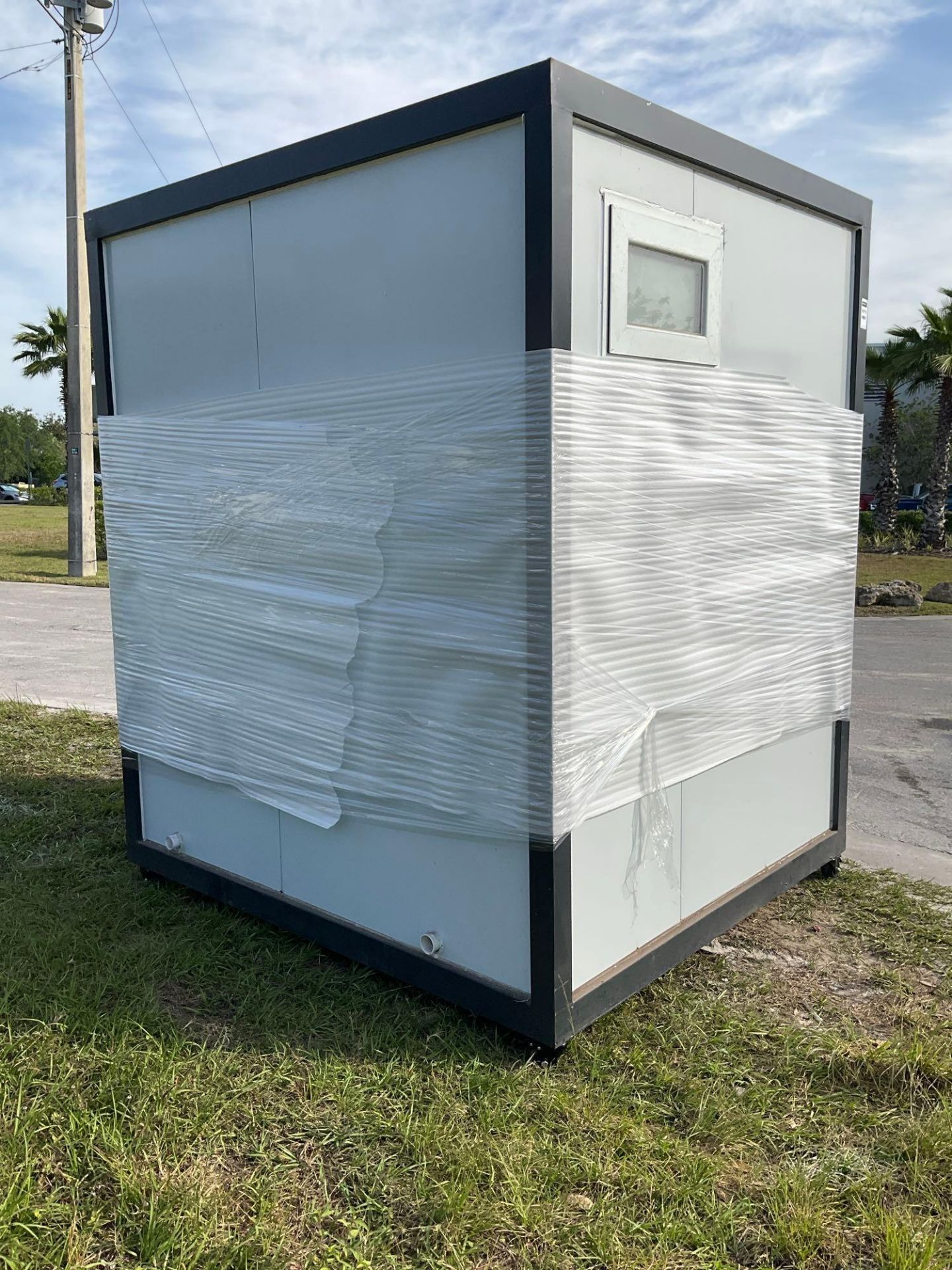 UNUSED PORTABLE BATHROOM WITH SHOWER, SINK, MIRROR, TOILET, TOILET PAPER HOLDER, LIGHTS, VENTILAT... - Image 2 of 9