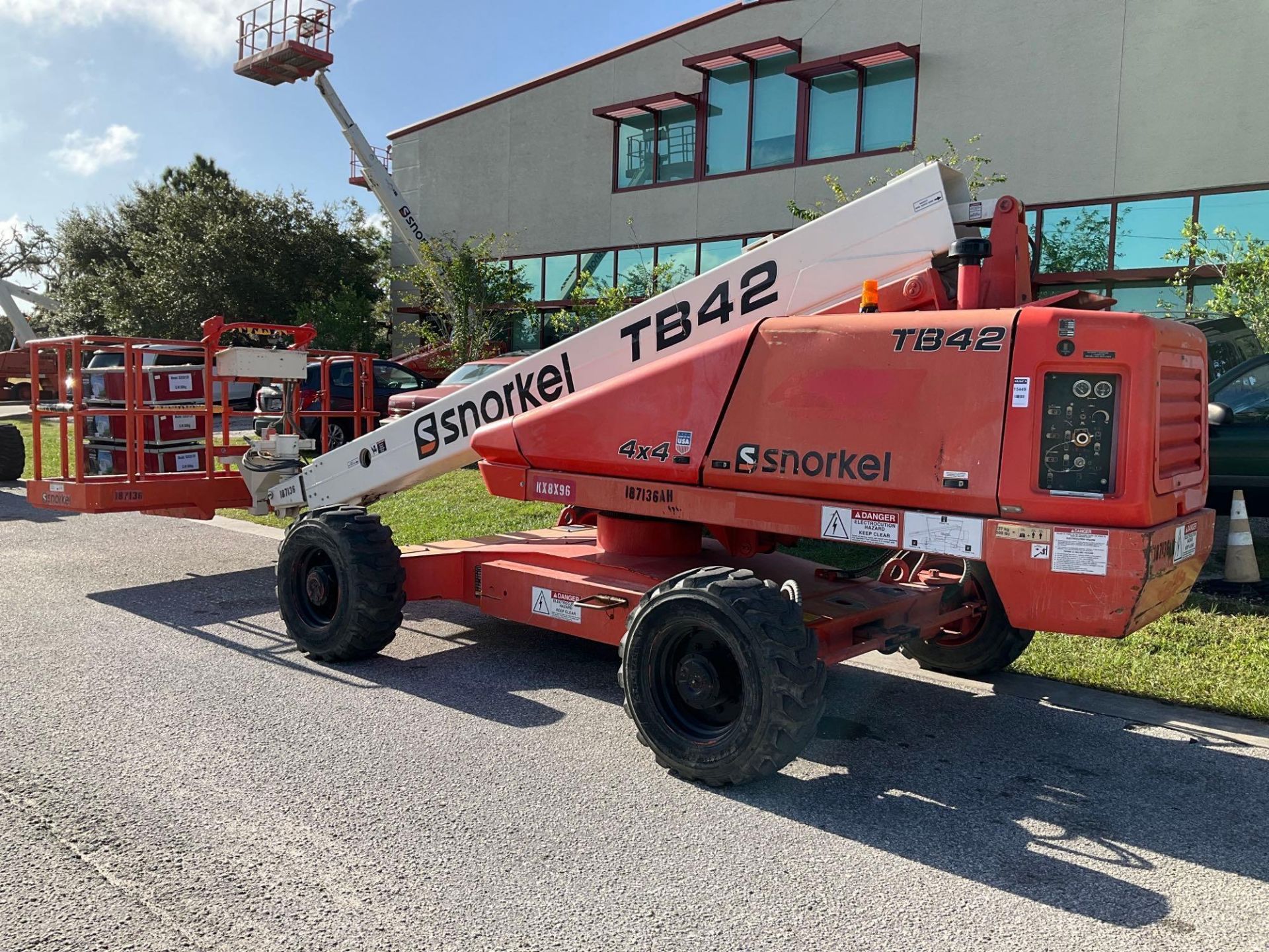 2017 SNORKEL BOOM LIFT MODEL TB42DZ, DIESEL, 4x4, ON BOARD GENERATOR, APPROX MAX PLATFORM HEIGHT - Bild 4 aus 15