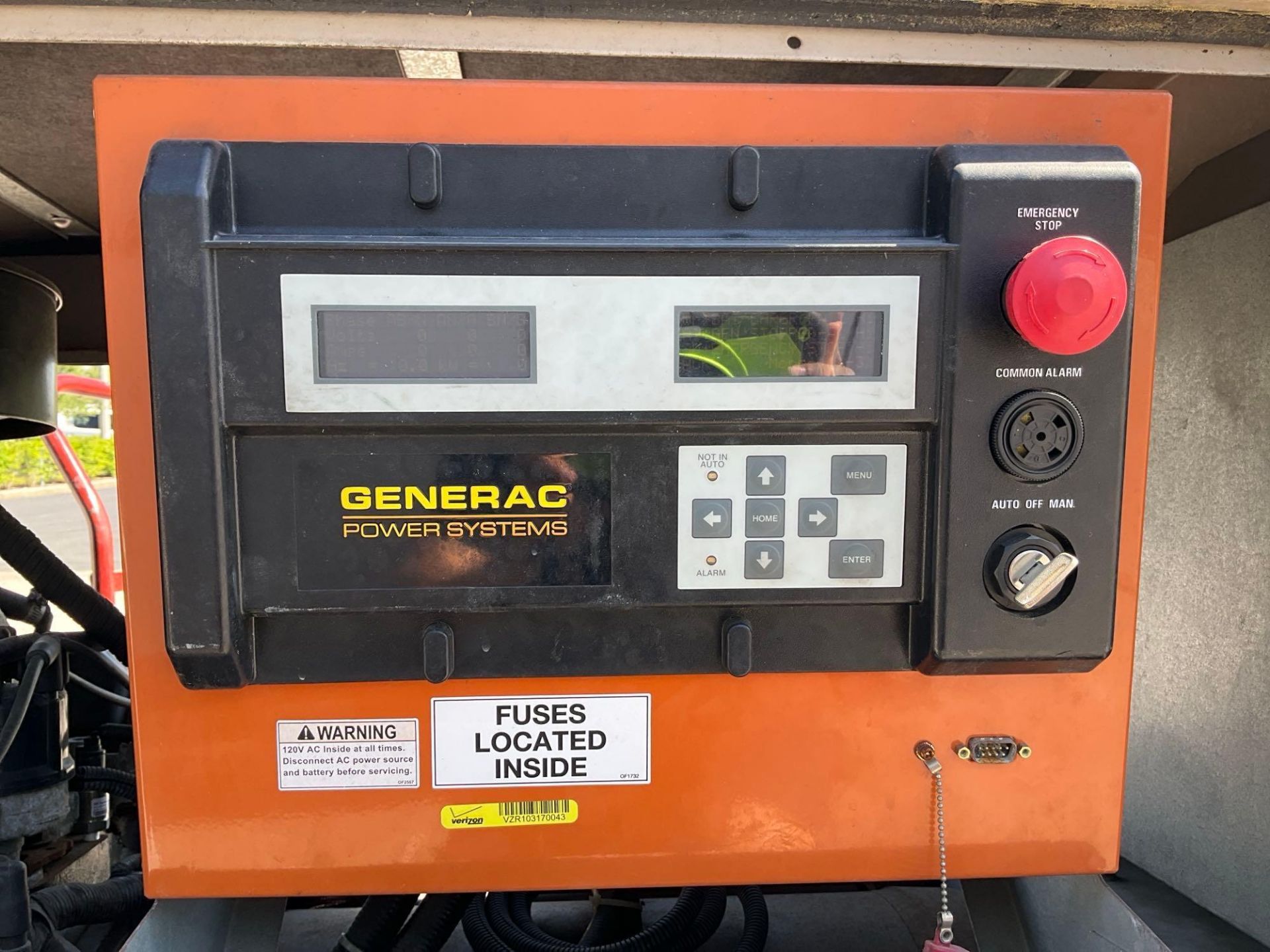 GENERAC30KW GENERATOR , LP / NG POWER, LOW HRS SHOWING, RUNS AND OPERATES - Image 6 of 9
